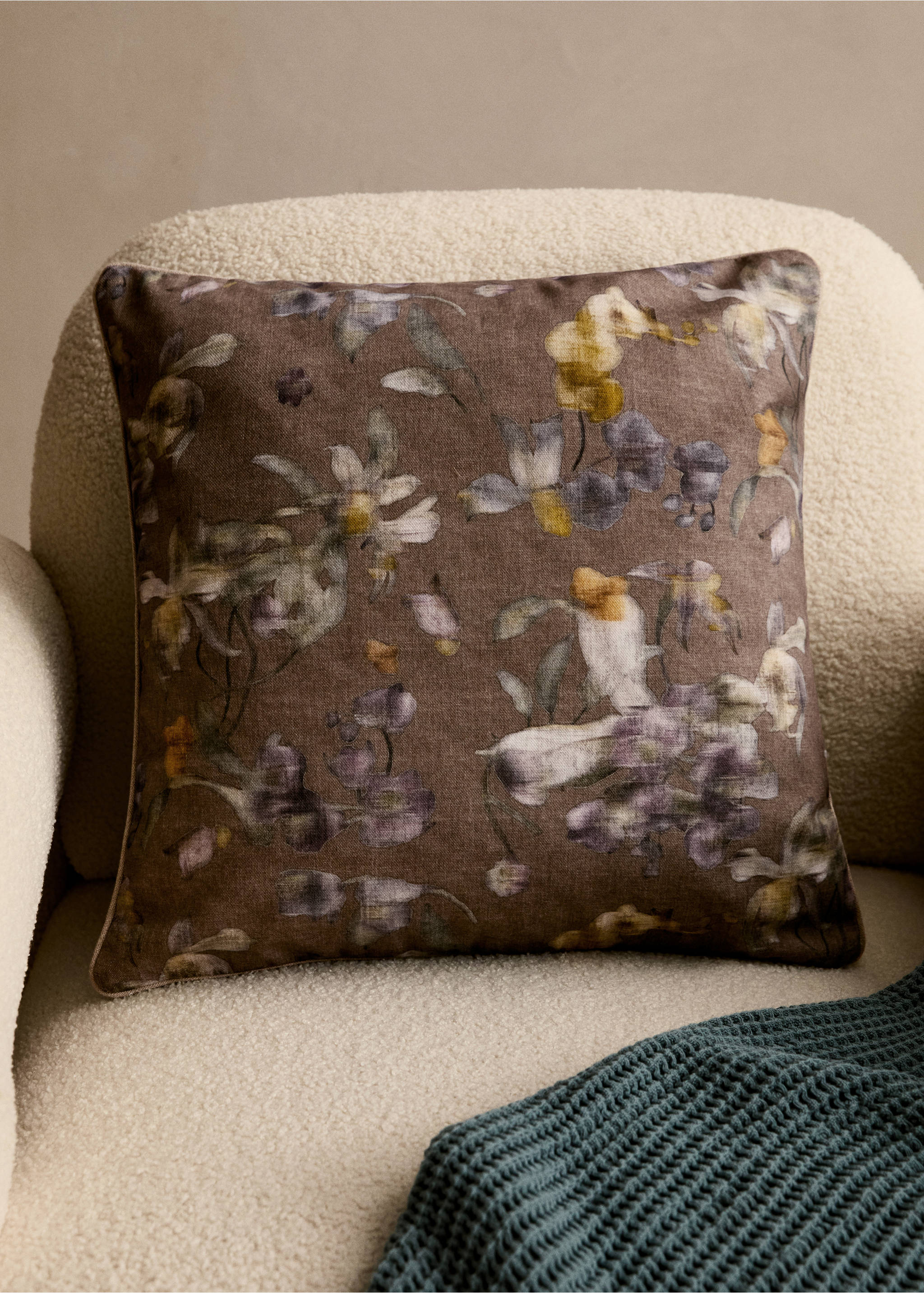 Housse de coussin liseré imprimé à fleurs 45x45 cm - Plan général, Marron moyen. Ref: 87002029-00.