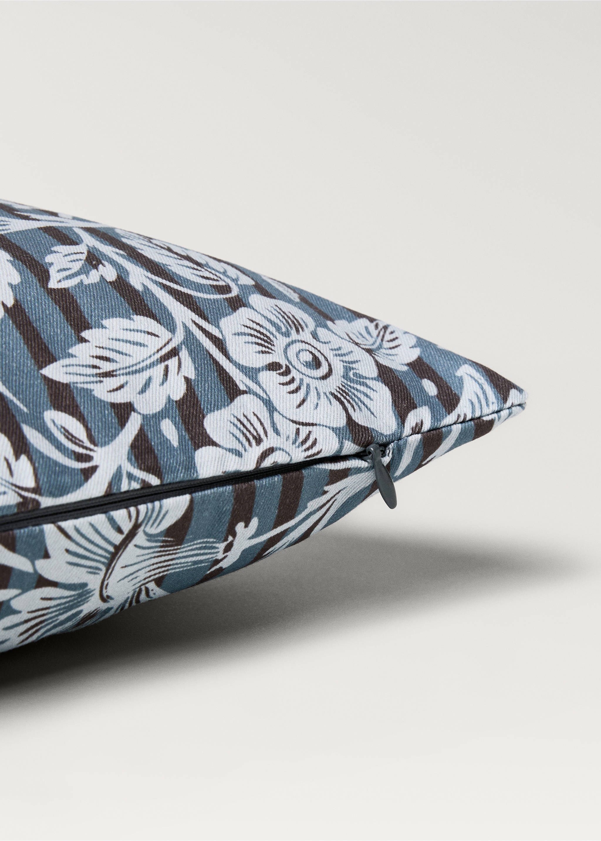 Husă de pernă cu imprimeu floral și dungi 30x50 cm - Detaliu al articolului 2, Albastru. Ref: 87002033-00.