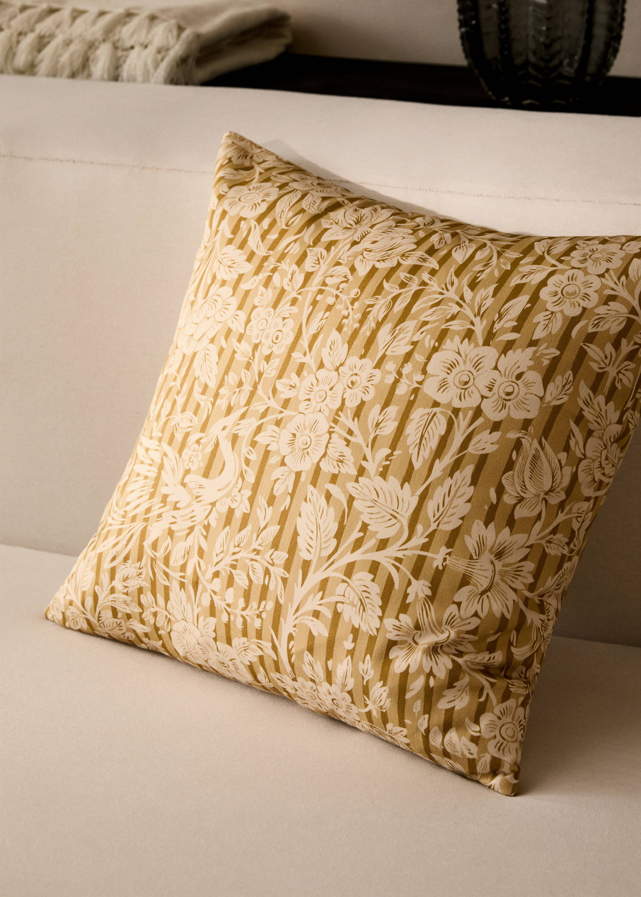 Kissenbezug mit Blumen- und Streifenmuster, 45 x 45 cm - Allgemeine Ansicht