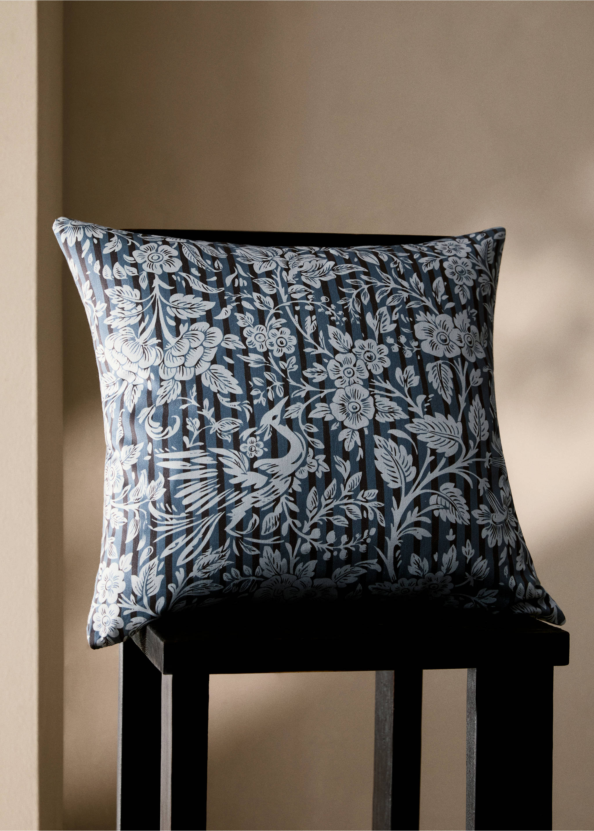 Cushion cover with printed flowers and stripes 45x45 cm - General plane, Blue. Ref: 87002034-00.