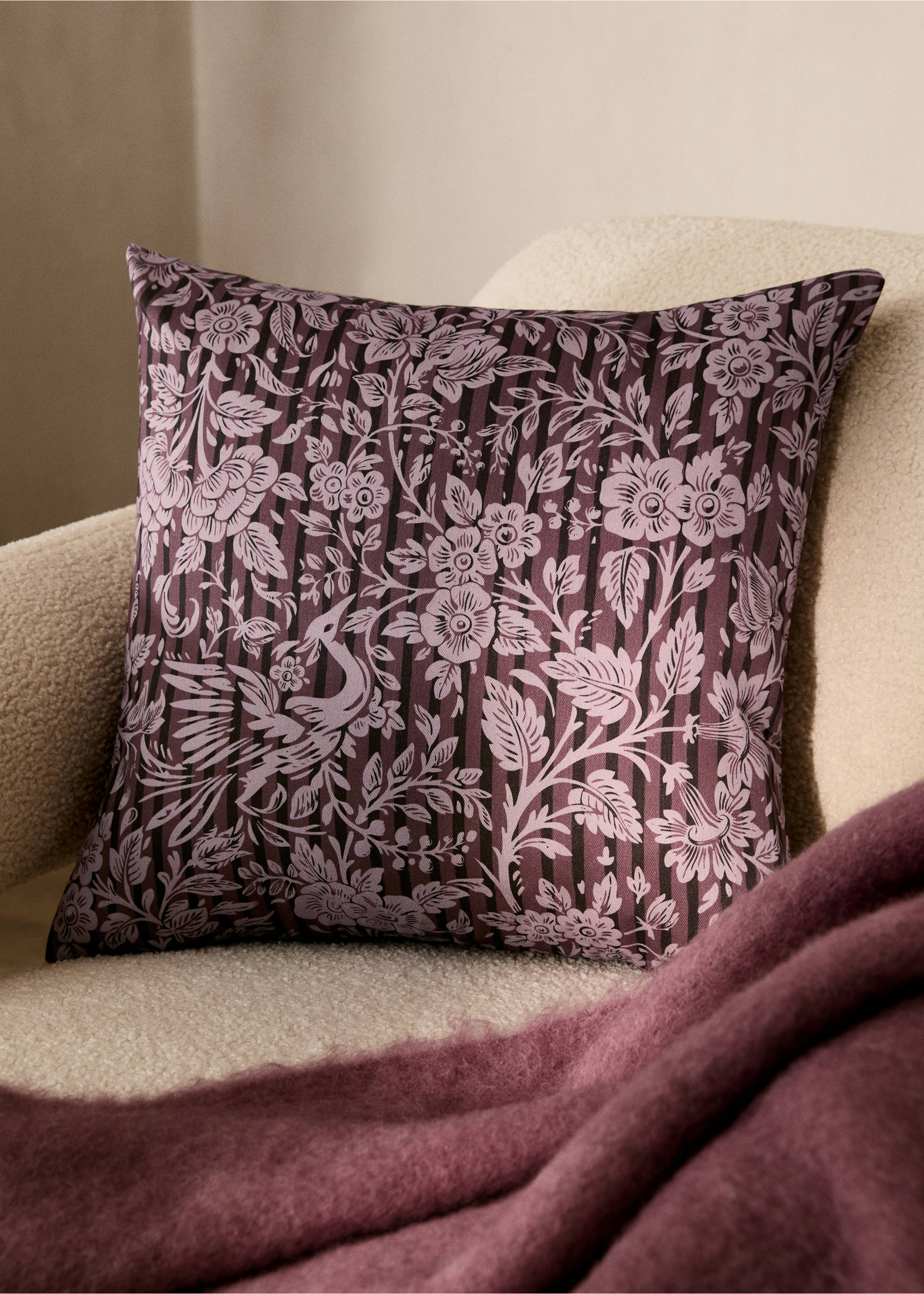 Cushion cover with printed flowers and stripes 45x45 cm - General plane, Pink. Ref: 87002034-00.