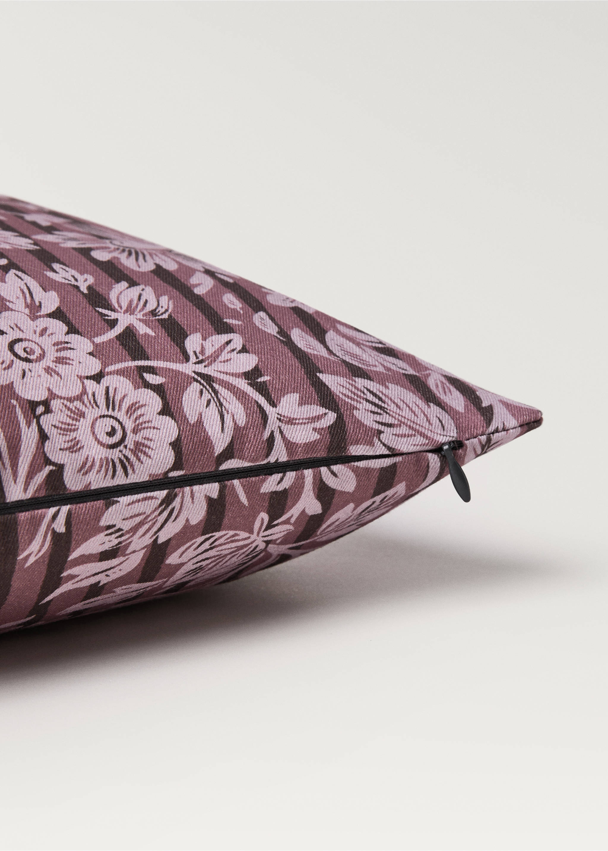 Cushion cover with printed flowers and stripes 45x45 cm - Details of the article 2, Pink. Ref: 87002034-00.