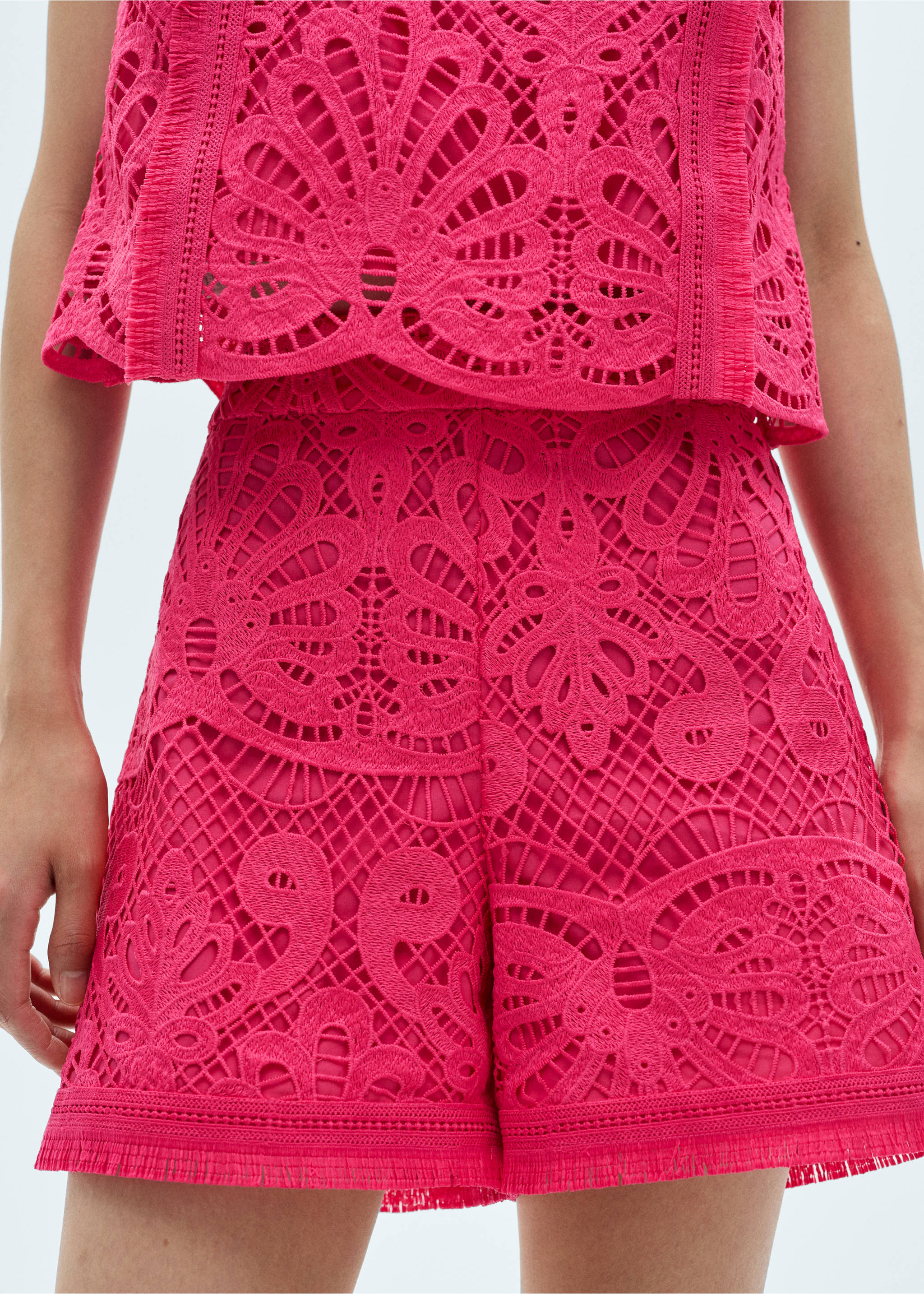 Crochet knitted shorts - Medium plane, Fuchsia. Ref: 87002531-00.
