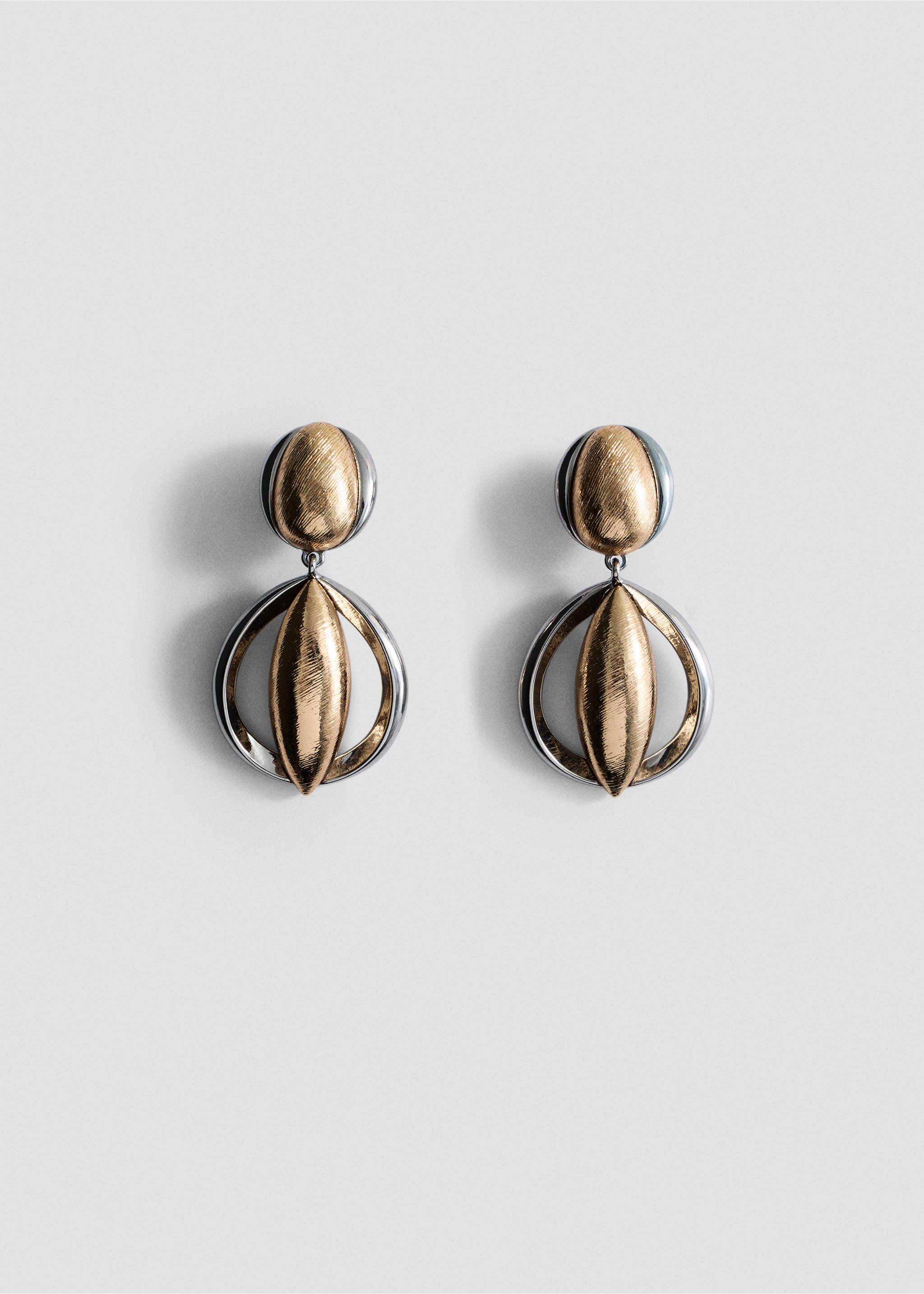Boucles d'oreilles design circulaire - Article sans modèle, Or. Ref: 87002549-00.