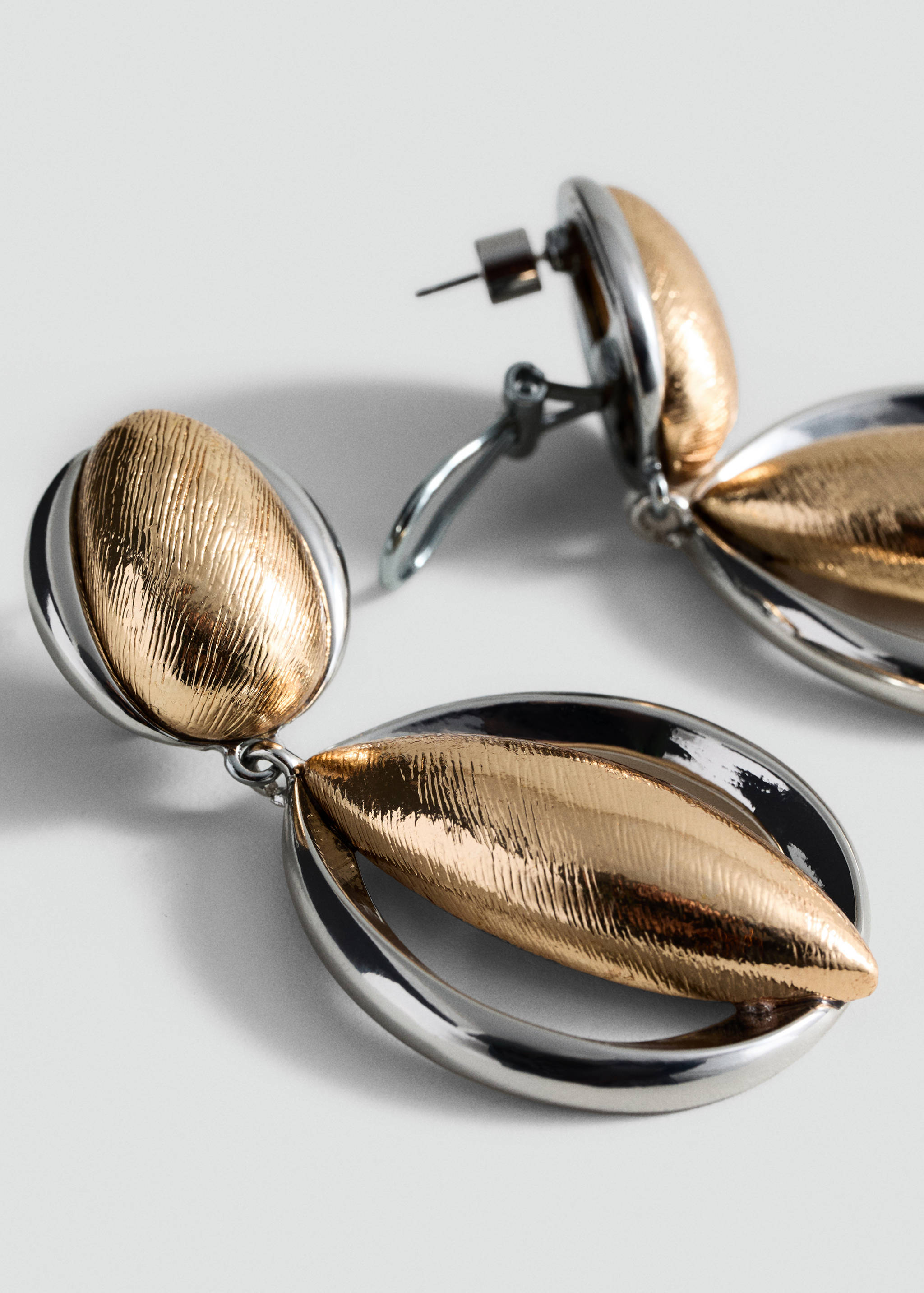 Boucles d'oreilles design circulaire - Plan moyen