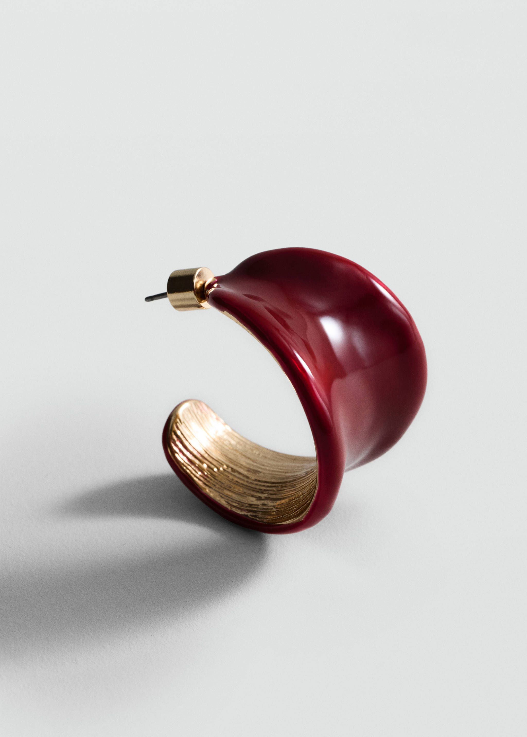 Ohrringe mit Wellenrelief - Mittlere Ansicht