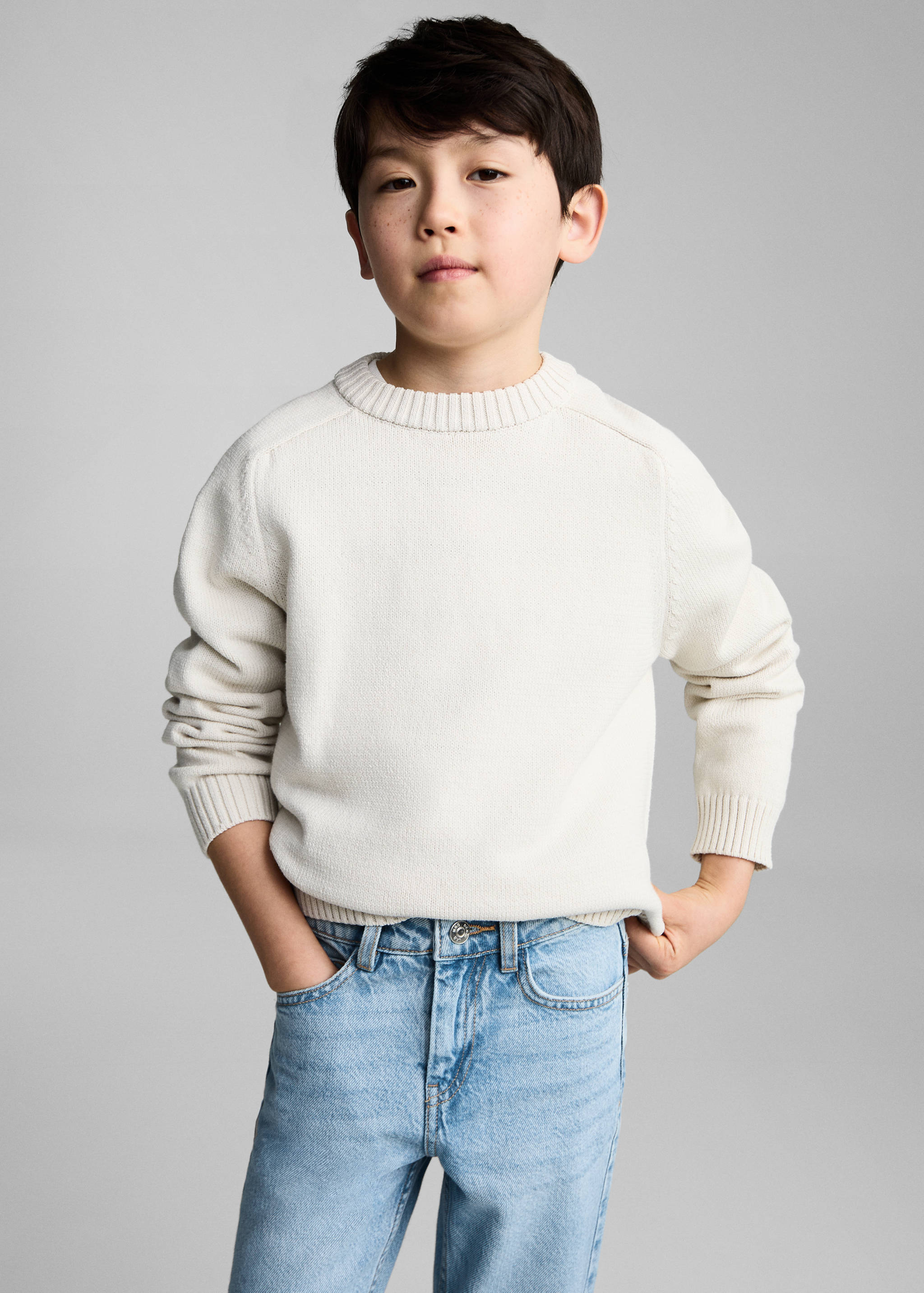 Decorative ripped jeans - Details of the article 1