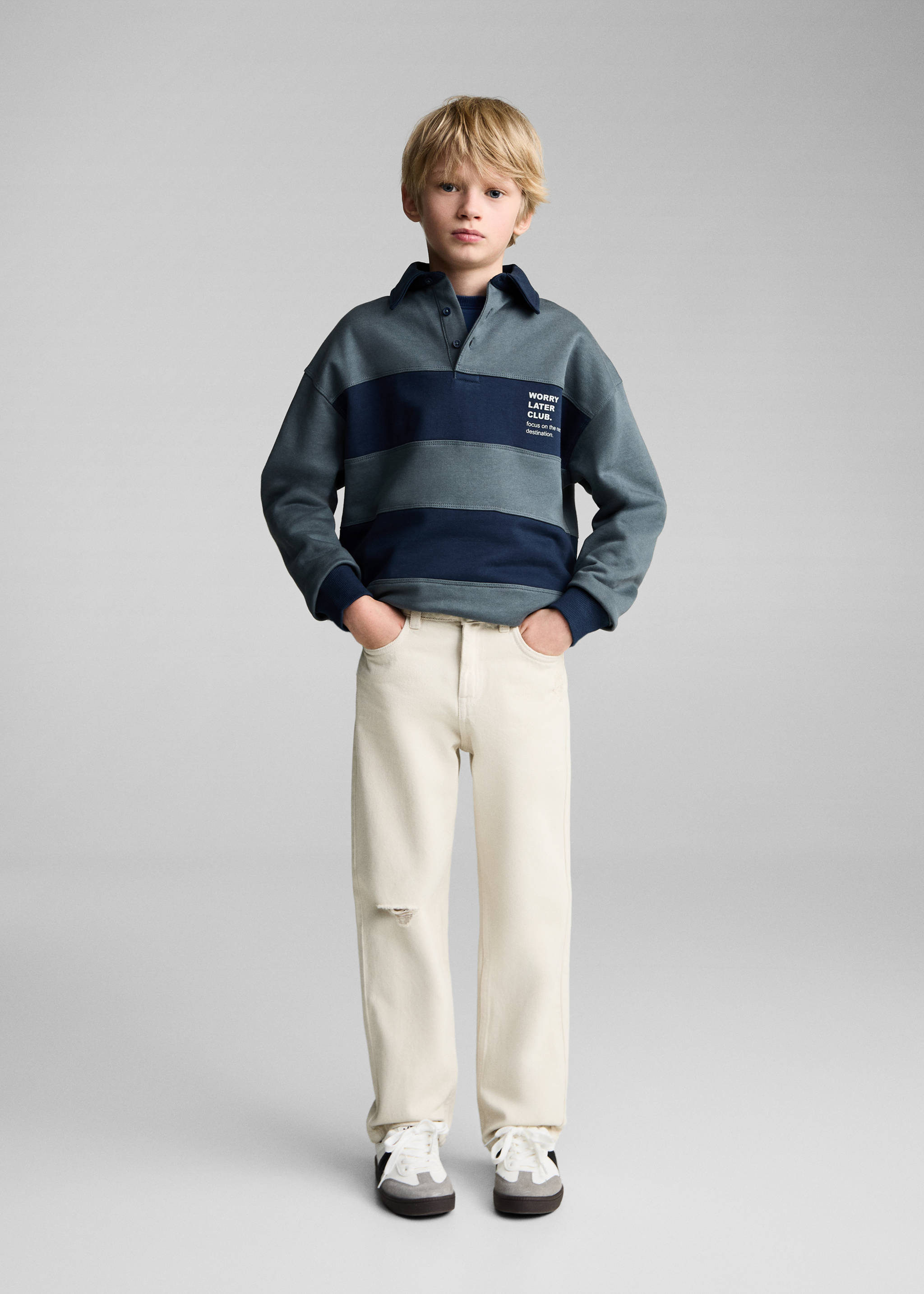 Gerade Jeans mit Zierrissen - Allgemeine Ansicht