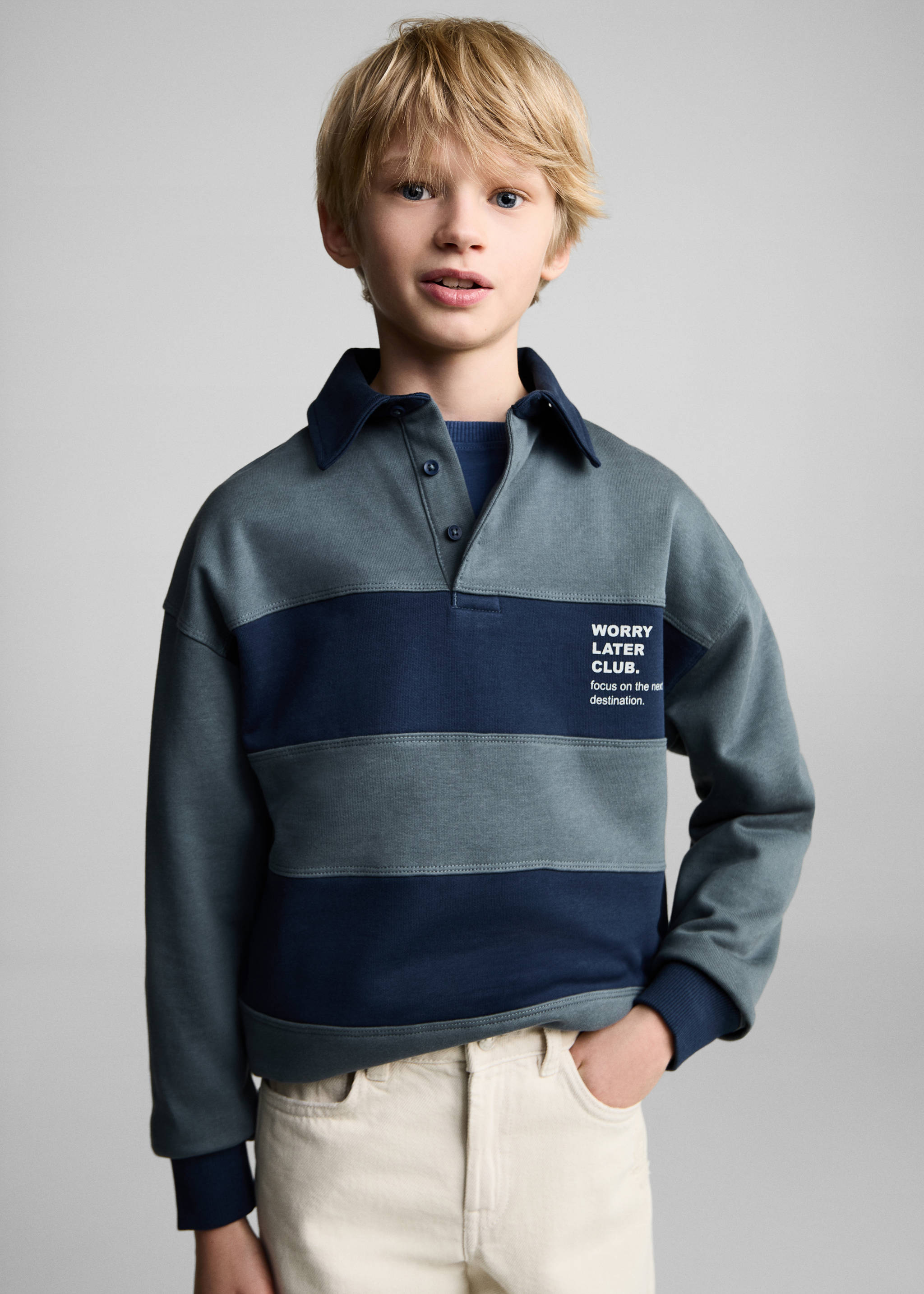 Gerade Jeans mit Zierrissen - Mittlere Ansicht