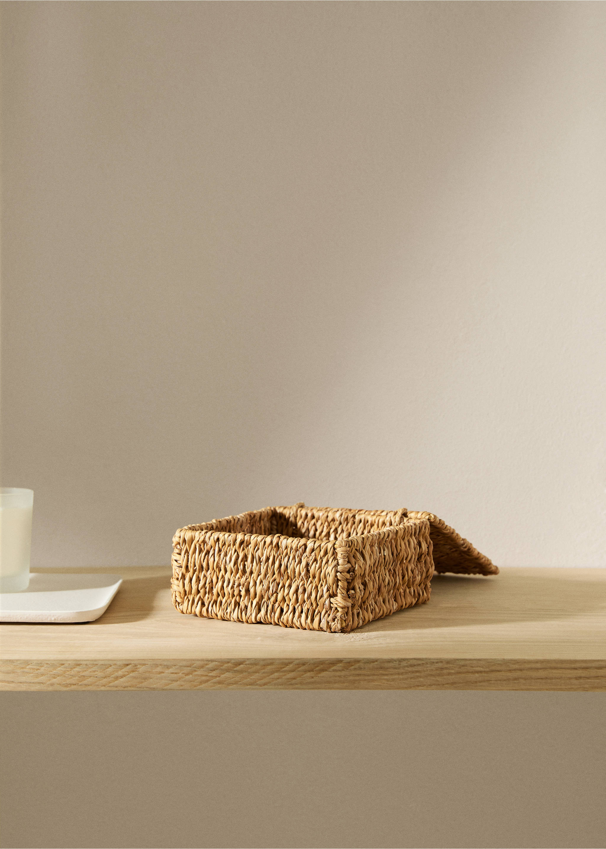 Medium natural fibre basket with lid - General plane, Brown. Ref: 87002914-00.
