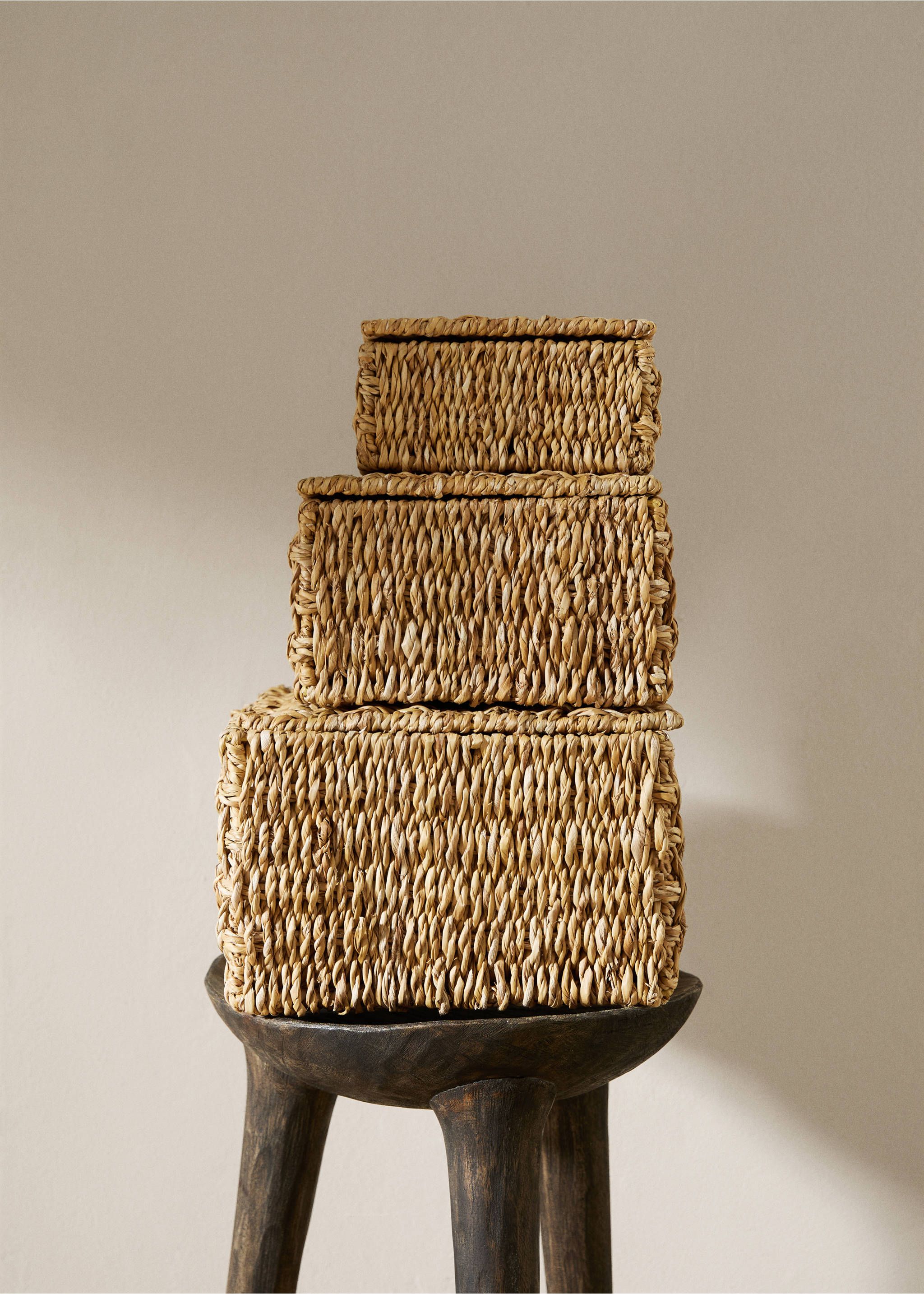 Large natural fibre basket with lid - General plane, Brown. Ref: 87002915-00.