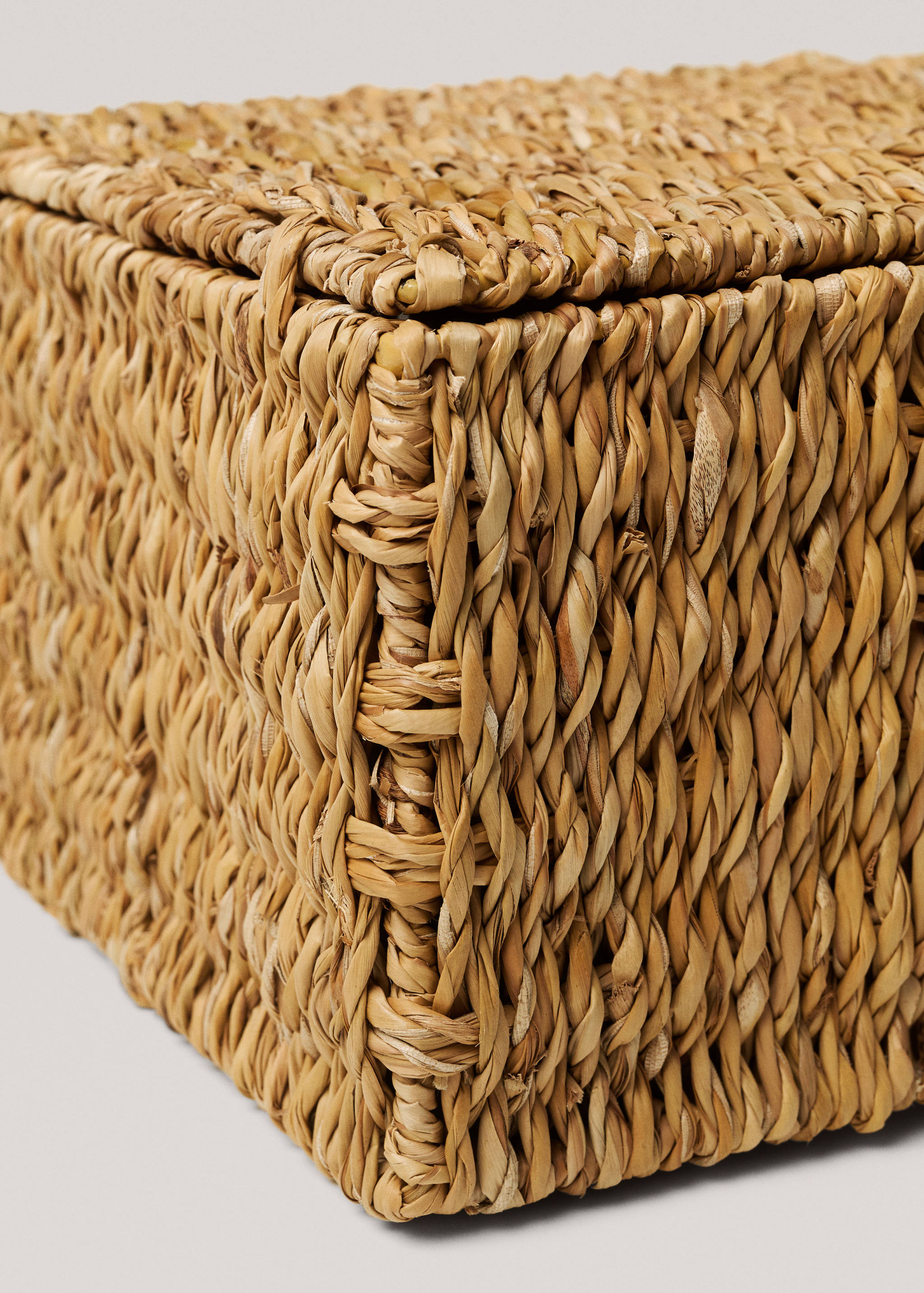 Large natural fibre basket with lid - Details of the article 3