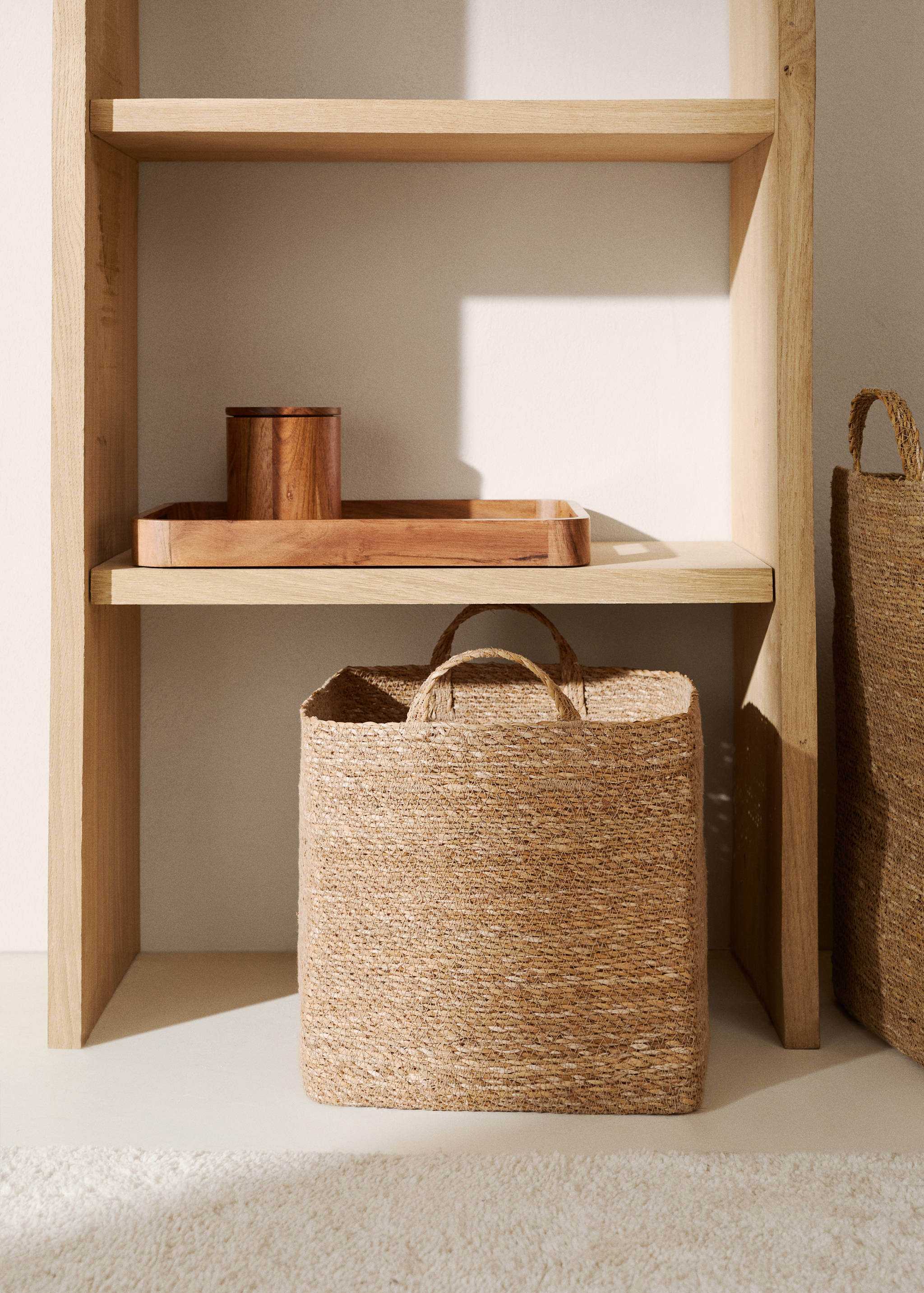 Small seagrass basket with handles - General plane