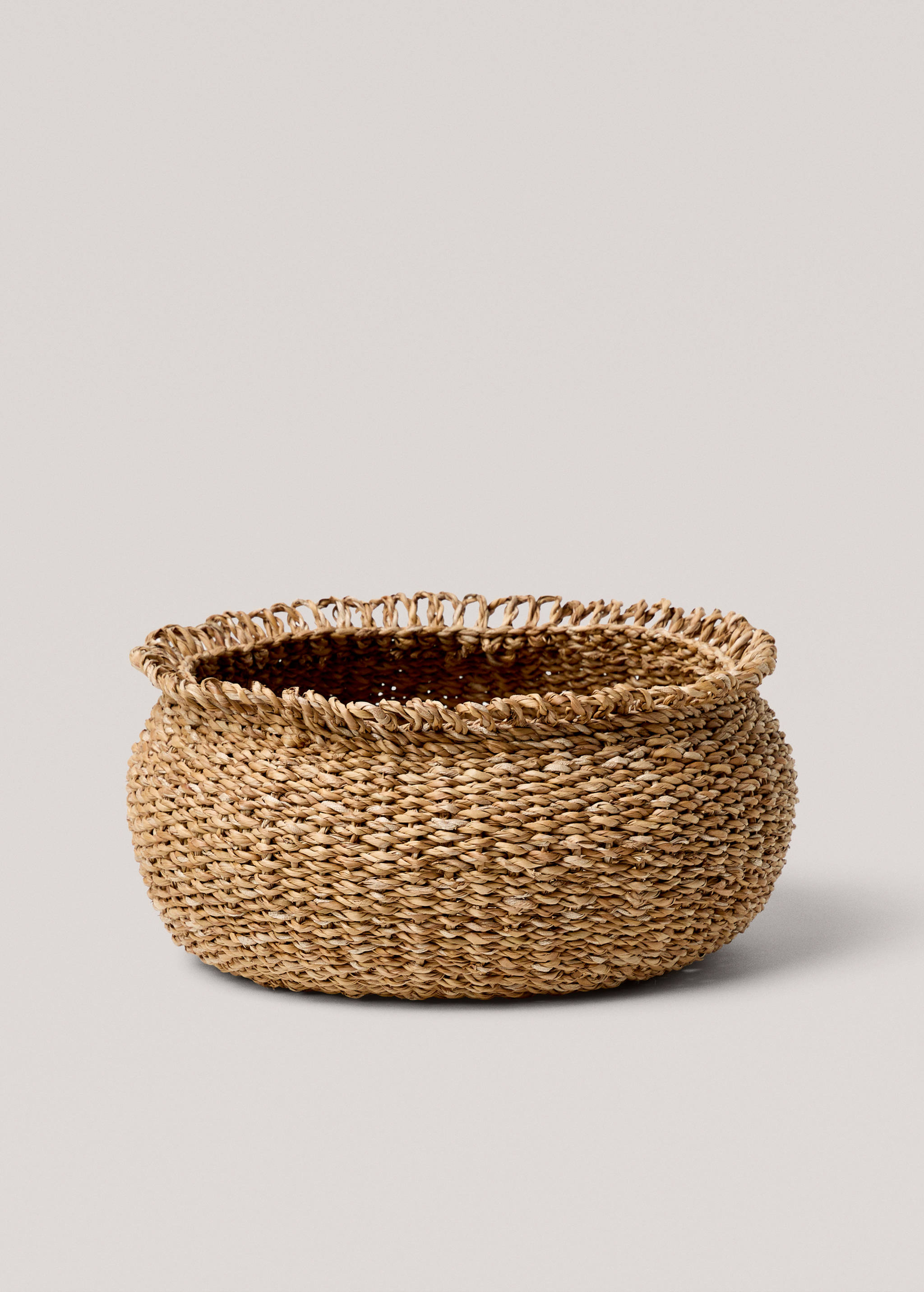 Medium natural fibre round basket - Article without model