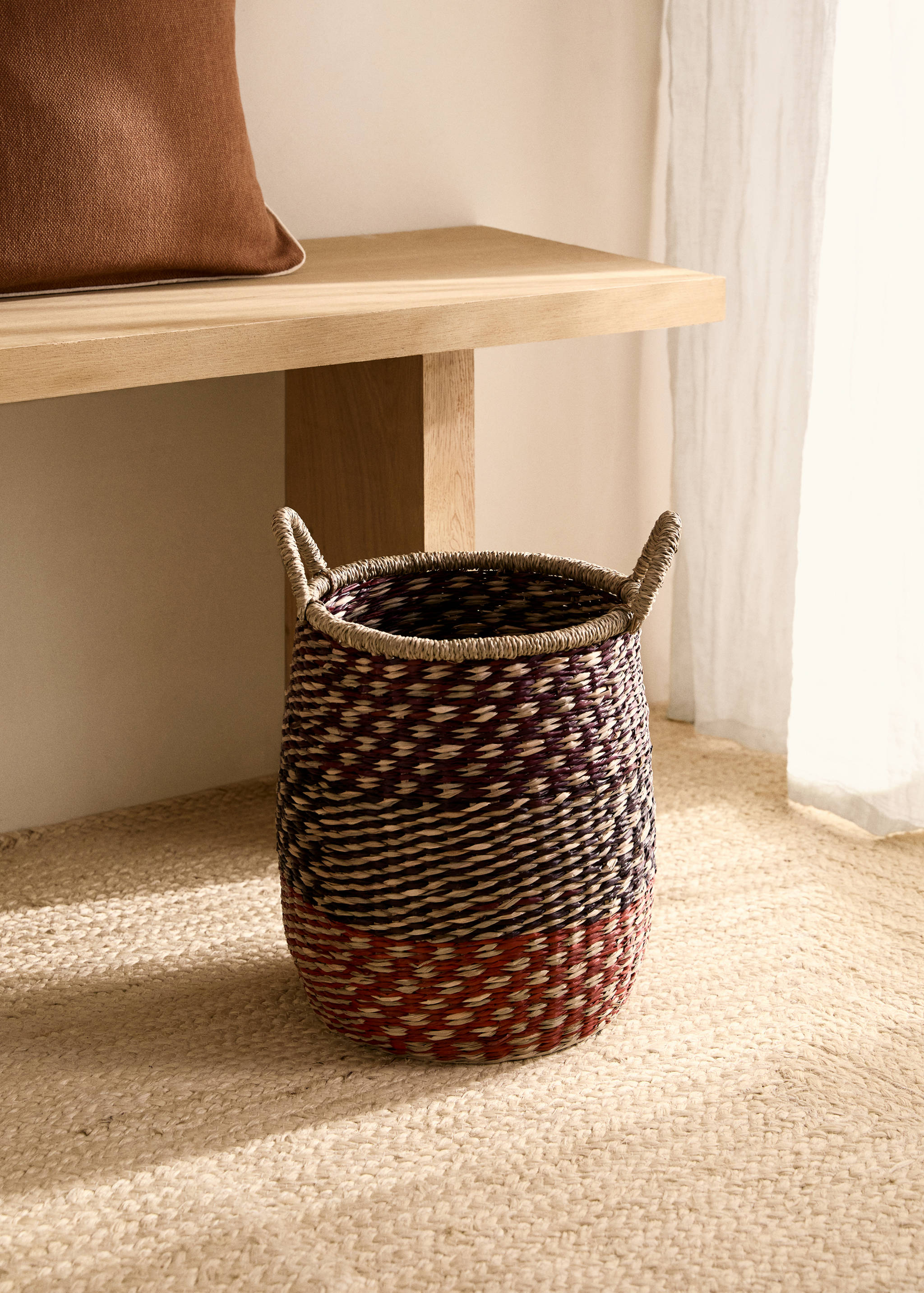 Coloured seagrass basket with double handles - General plane