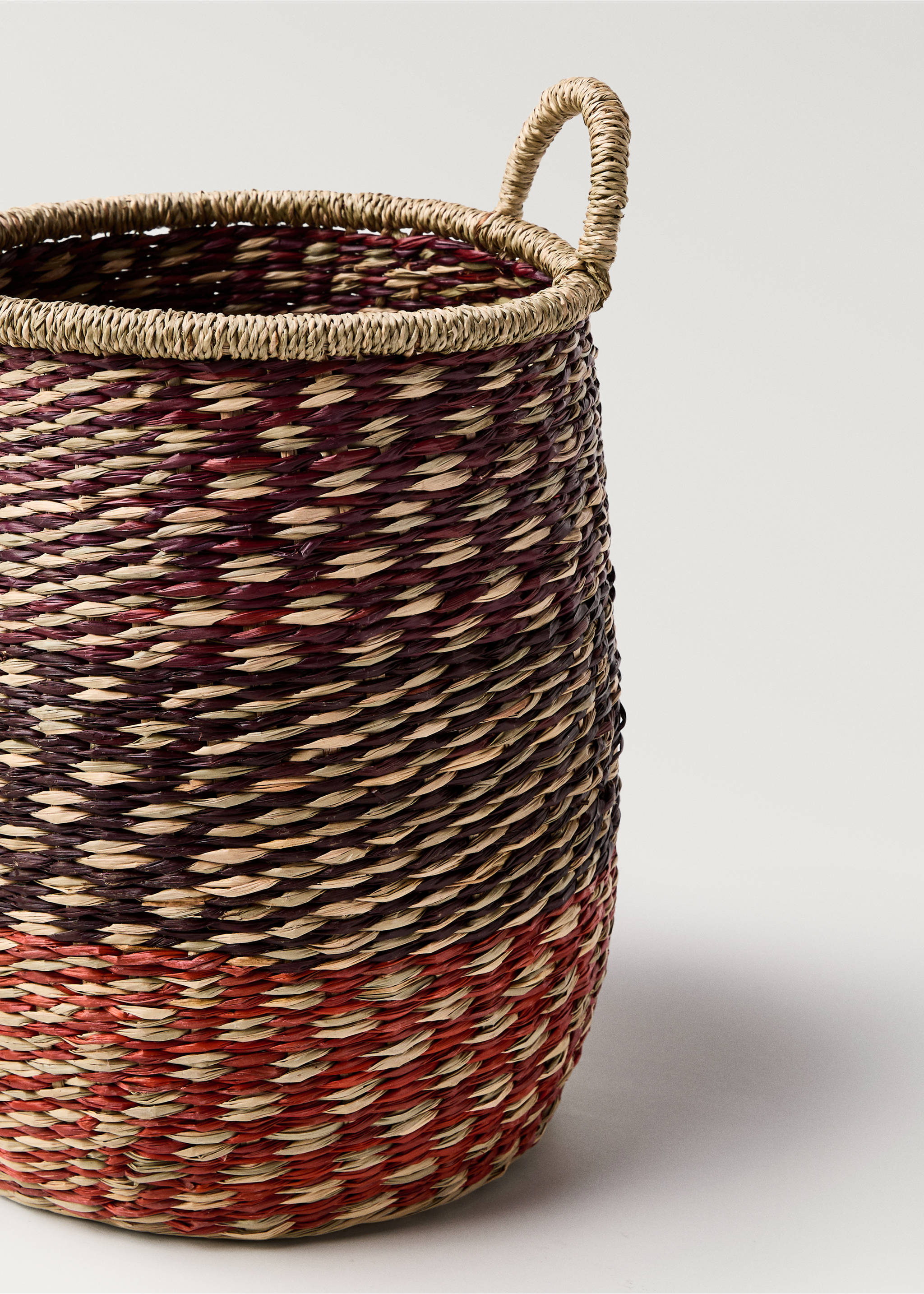 Coloured seagrass basket with double handles - Details of the article 1, Burnt Orange. Ref: 87002927-00.