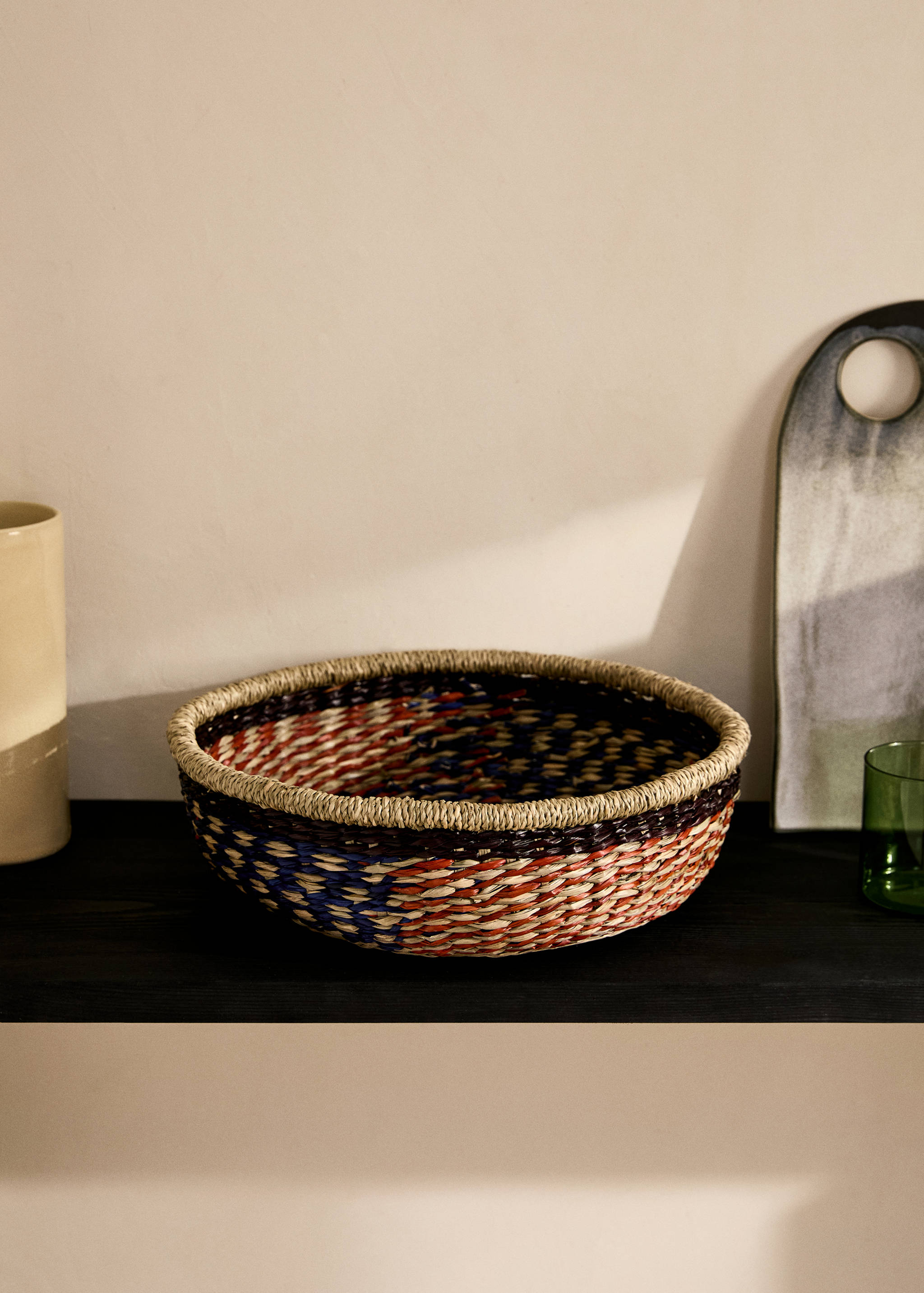 Large coloured seagrass basket - General plane