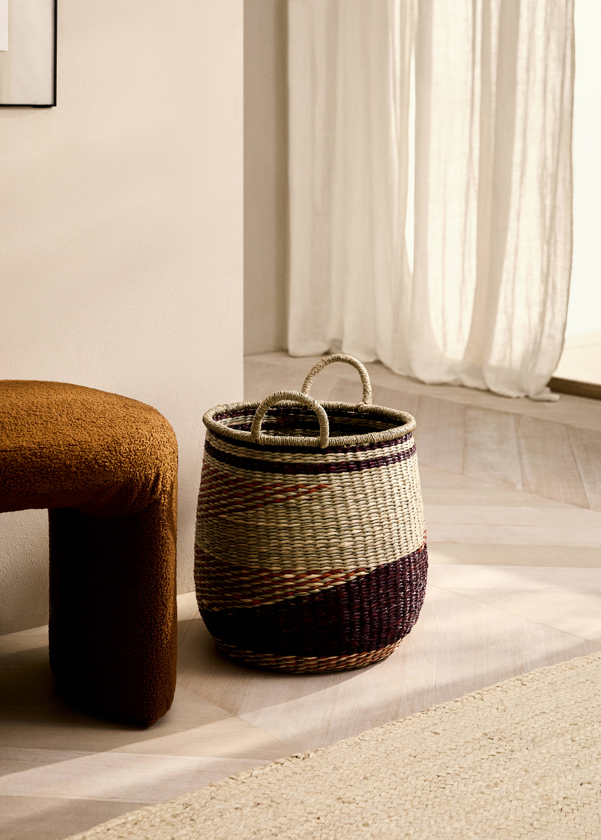 Coloured seagrass basket with double handles - General plane