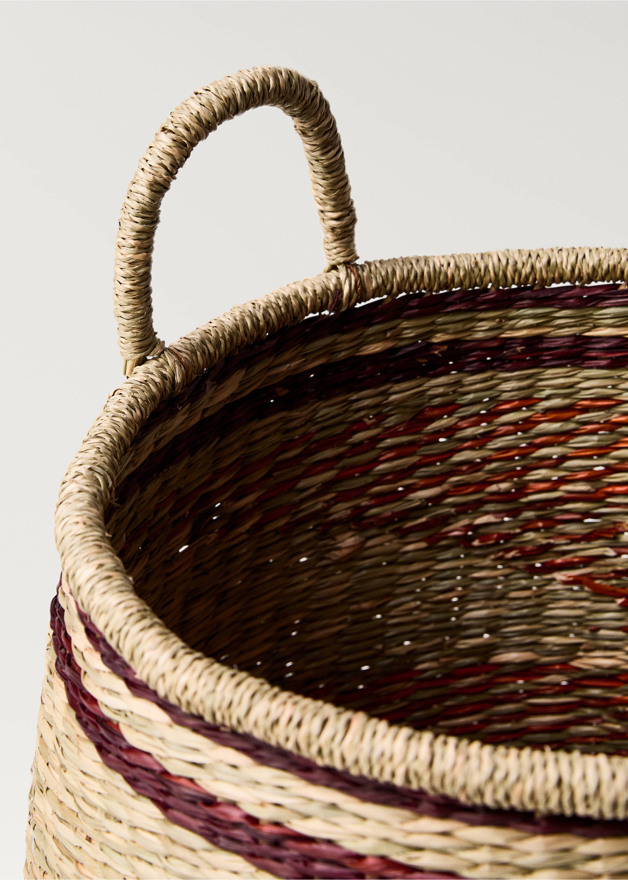 Coloured seagrass basket with double handles - Details of the article 1, Burnt Orange. Ref: 87002931-00.