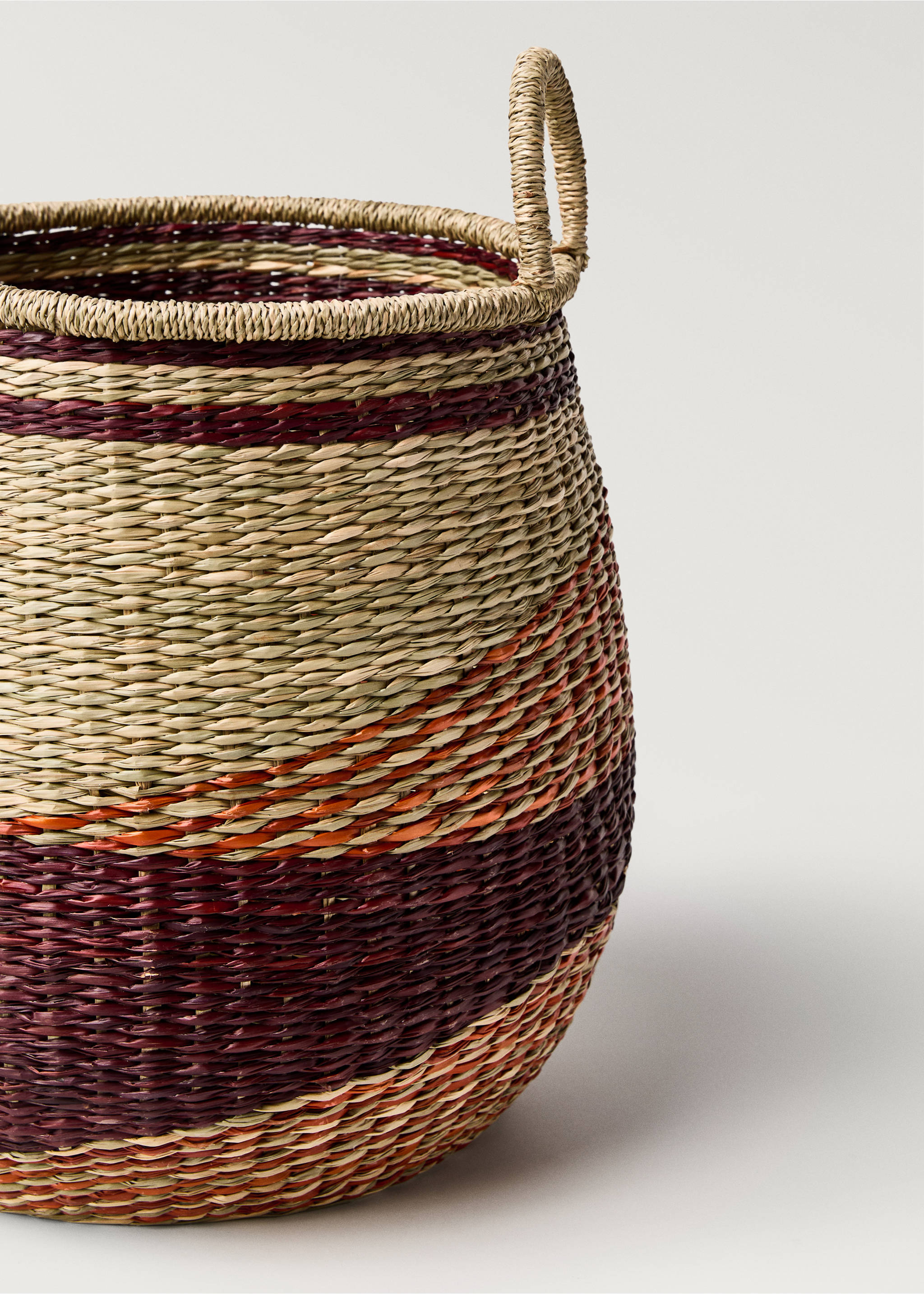 Coloured seagrass basket with double handles - Details of the article 2, Burnt Orange. Ref: 87002931-00.