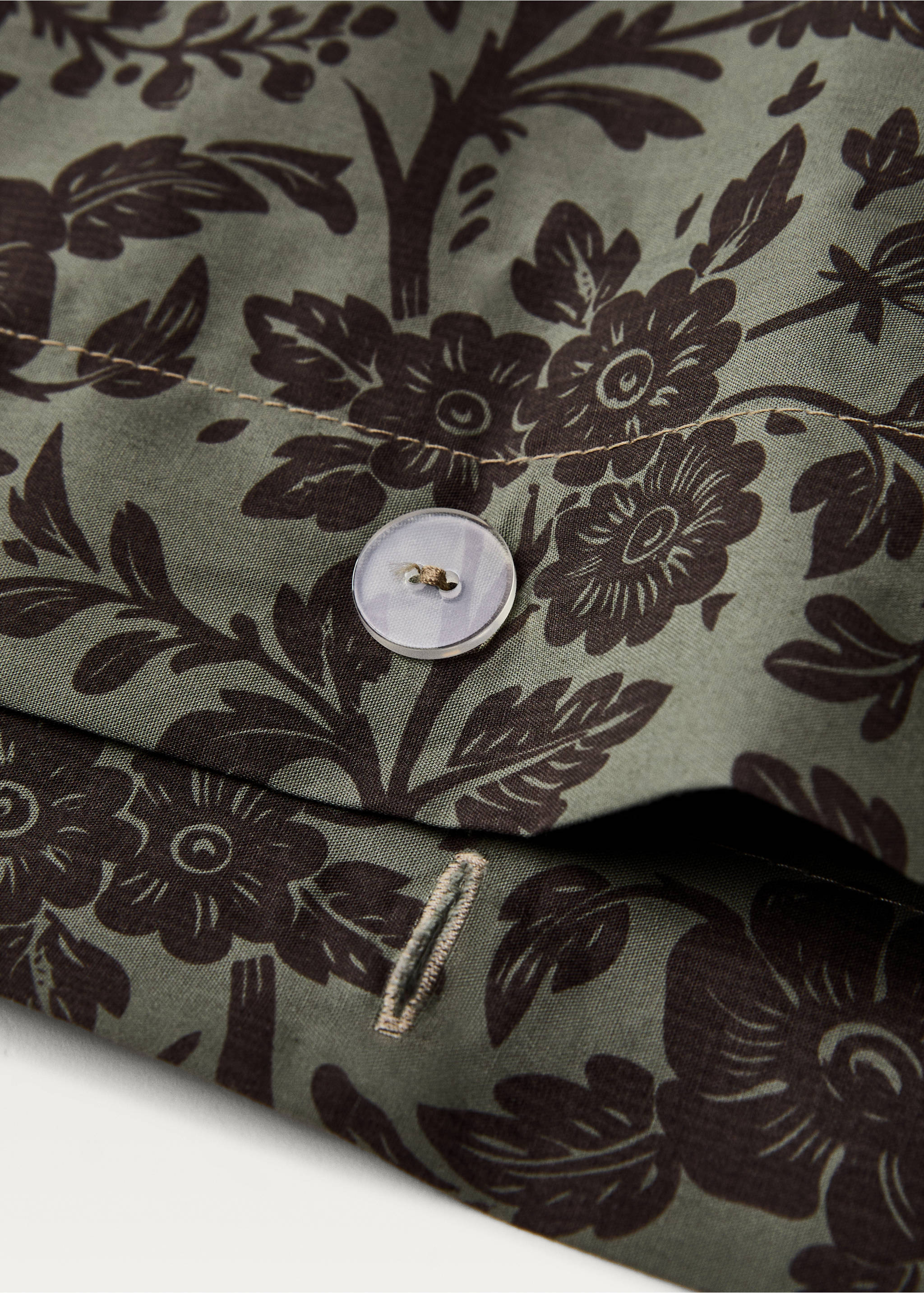 Bettbezug aus Baumwollperkal mit zweifarbigem Blumenmuster für Bett 90 cm - Detail des Artikels 2, Khaki. Ref: 87002954-00.