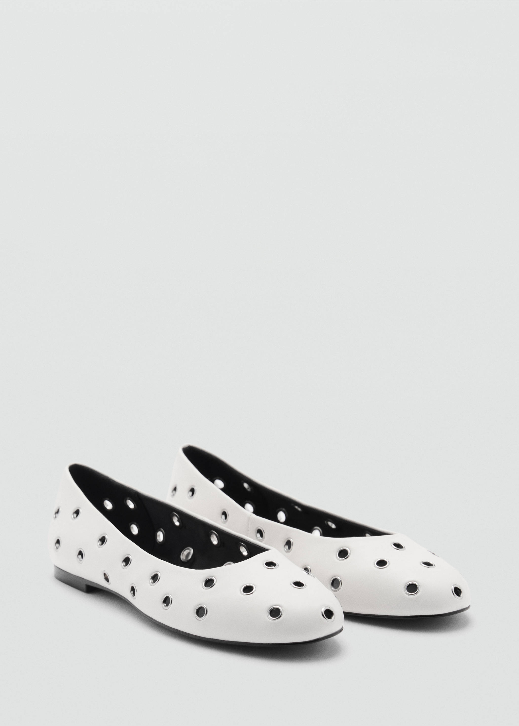 Ballerines perforées - Plan moyen, Blanc. Ref: 87003277-00.