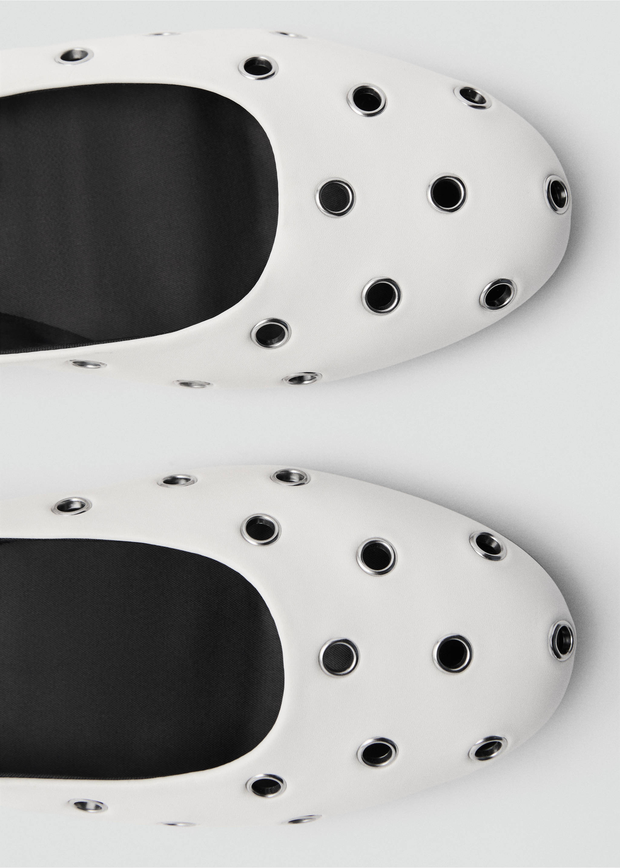 Ballerines perforées - Détail de l'article 1, Blanc. Ref: 87003277-00.