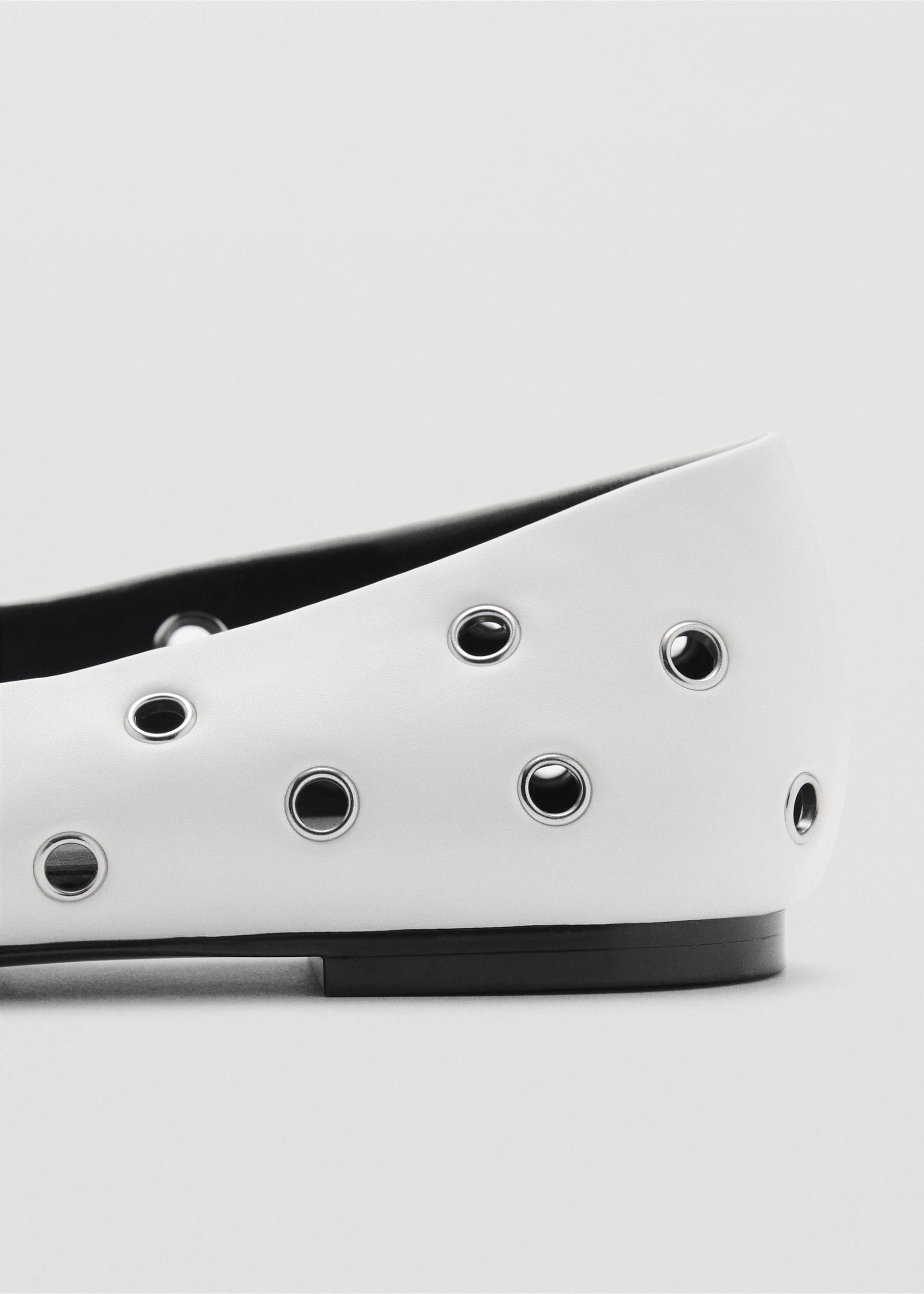 Ballerines perforées - Détail de l'article 2, Blanc. Ref: 87003277-00.