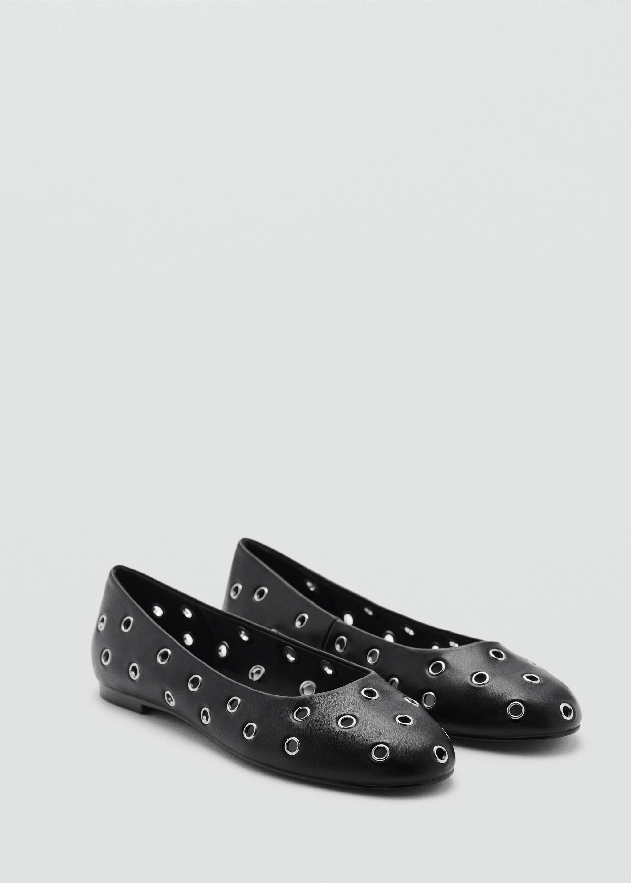 Ballerines perforées - Plan moyen, Noir. Ref: 87003277-00.