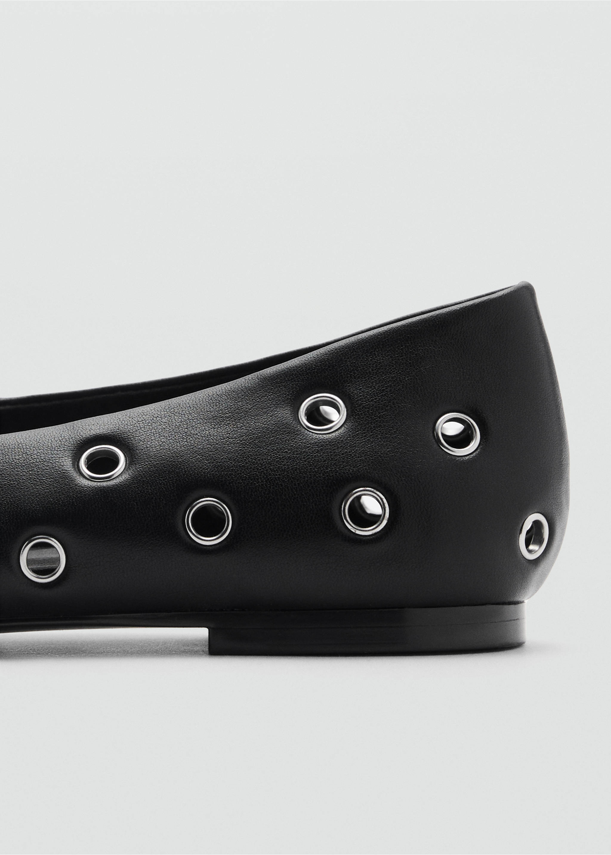 Ballerines perforées - Détail de l'article 2, Noir. Ref: 87003277-00.