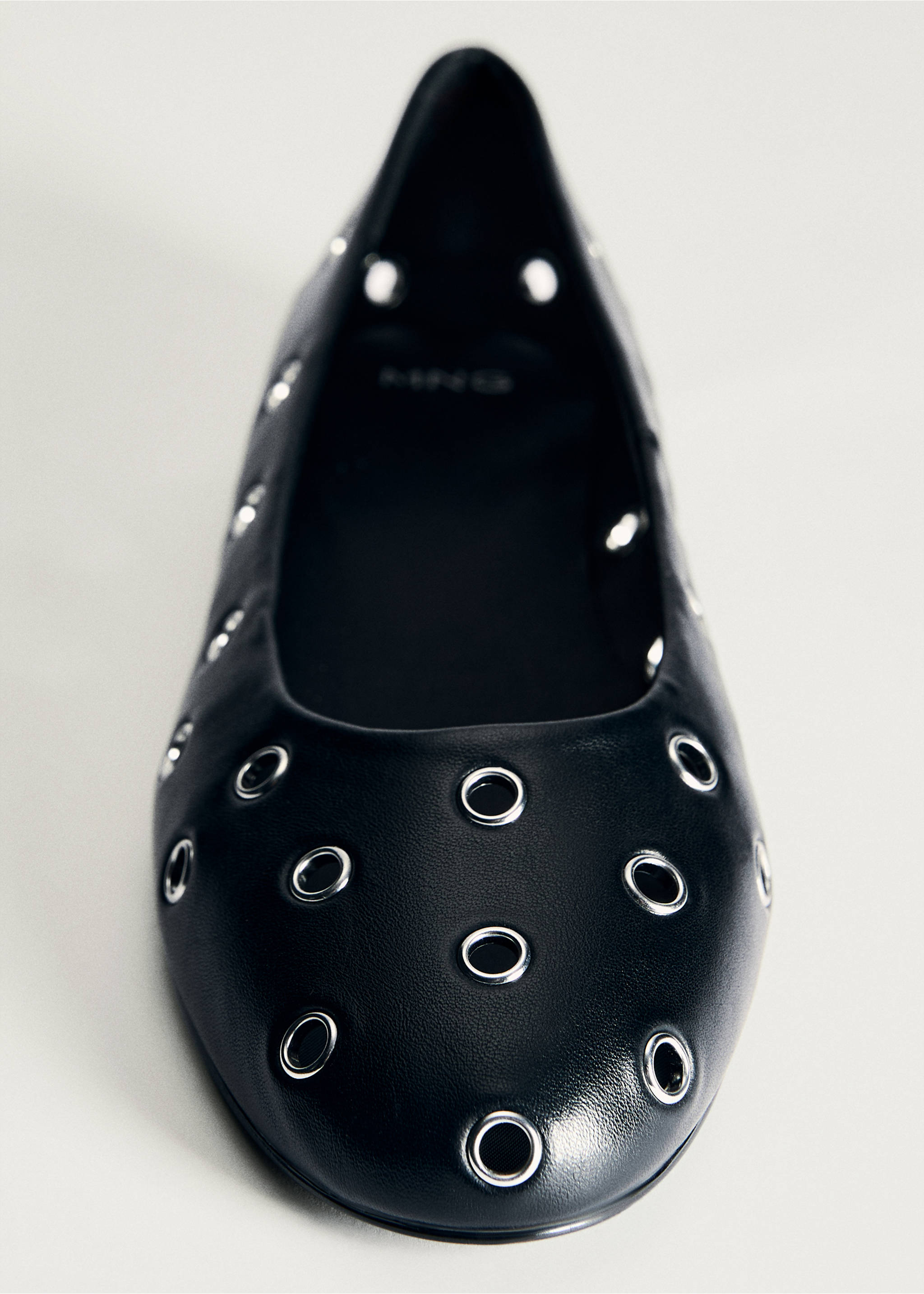 Ballerines perforées - Détail de l'article 5, Noir. Ref: 87003277-00.