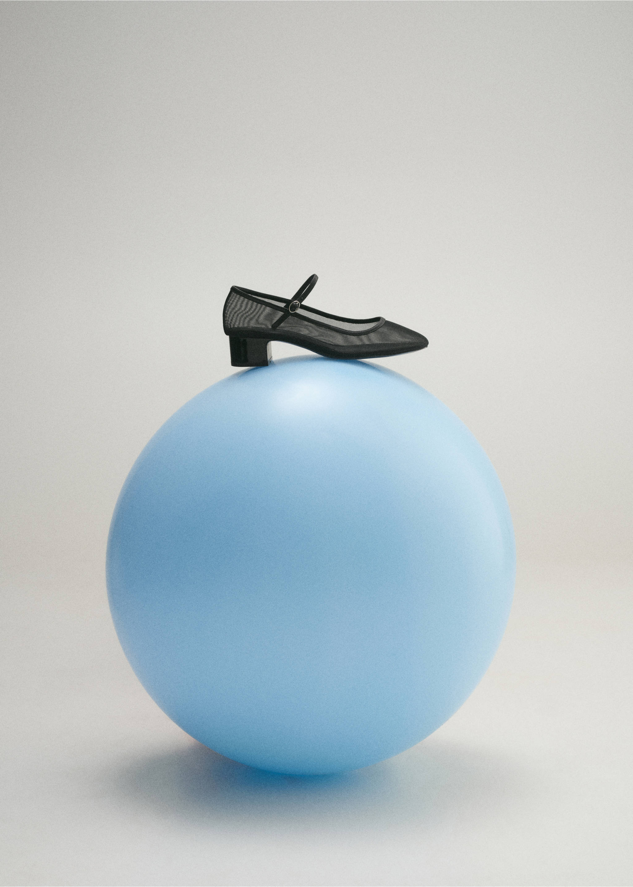 Chaussure maille filet bride à boucle - Plan général, Noir. Ref: 87003278-00.