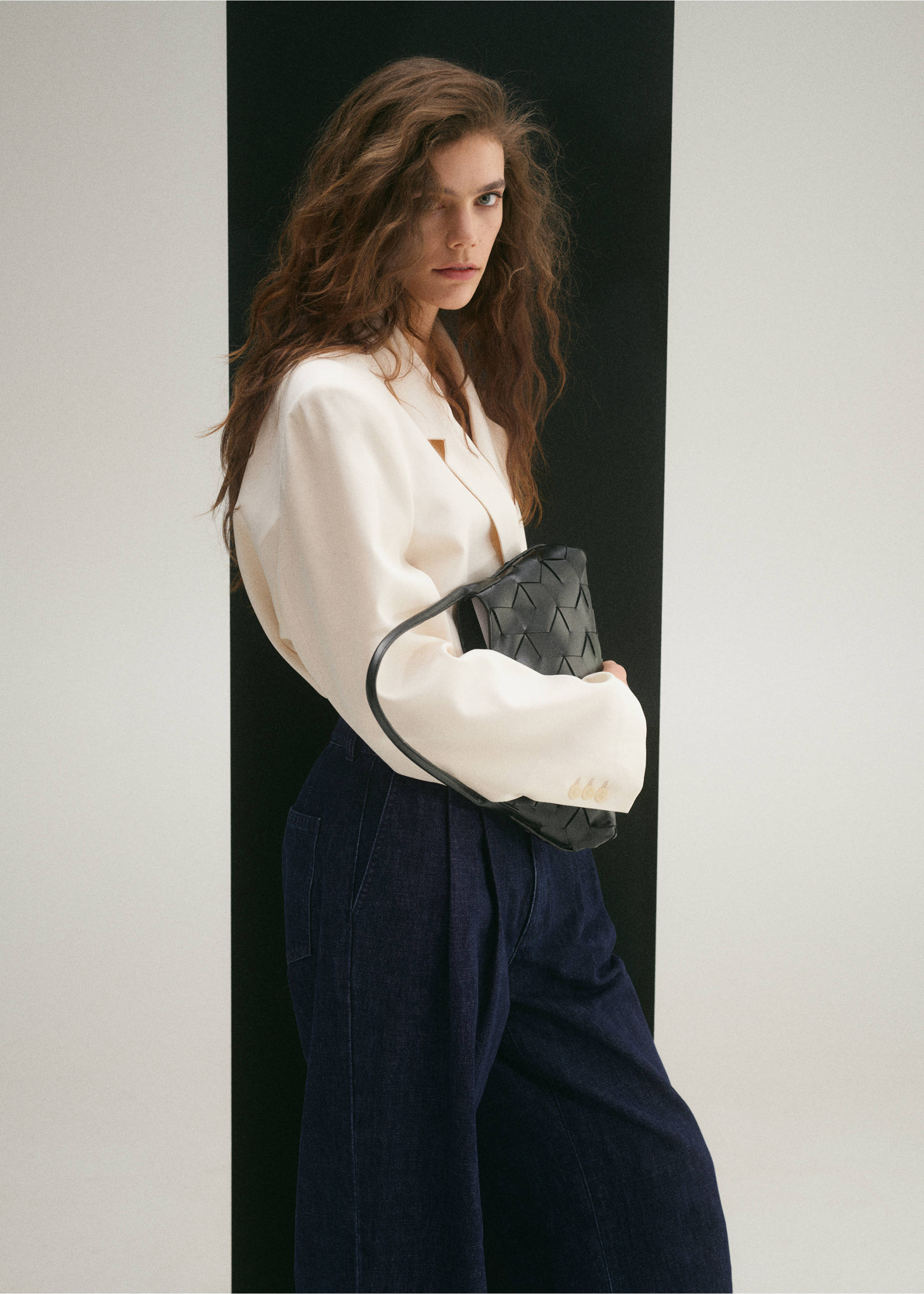 Rinse-wash wide leg jeans with pleats - Details of the article 1, Open Blue. Ref: 87003284-00.