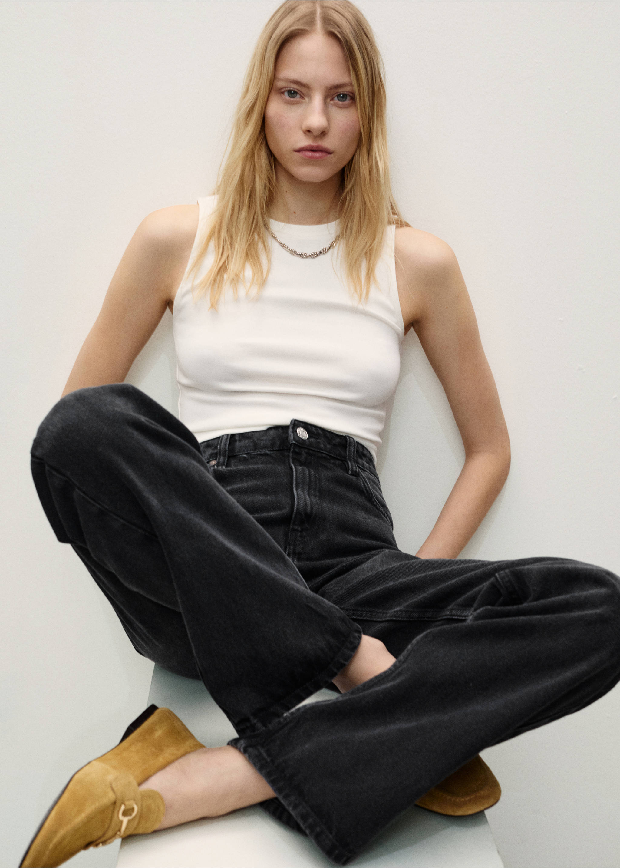 Miami medium-rise straight-fit jeans - Details of the article 1, Black denim. Ref: 87003285-00.