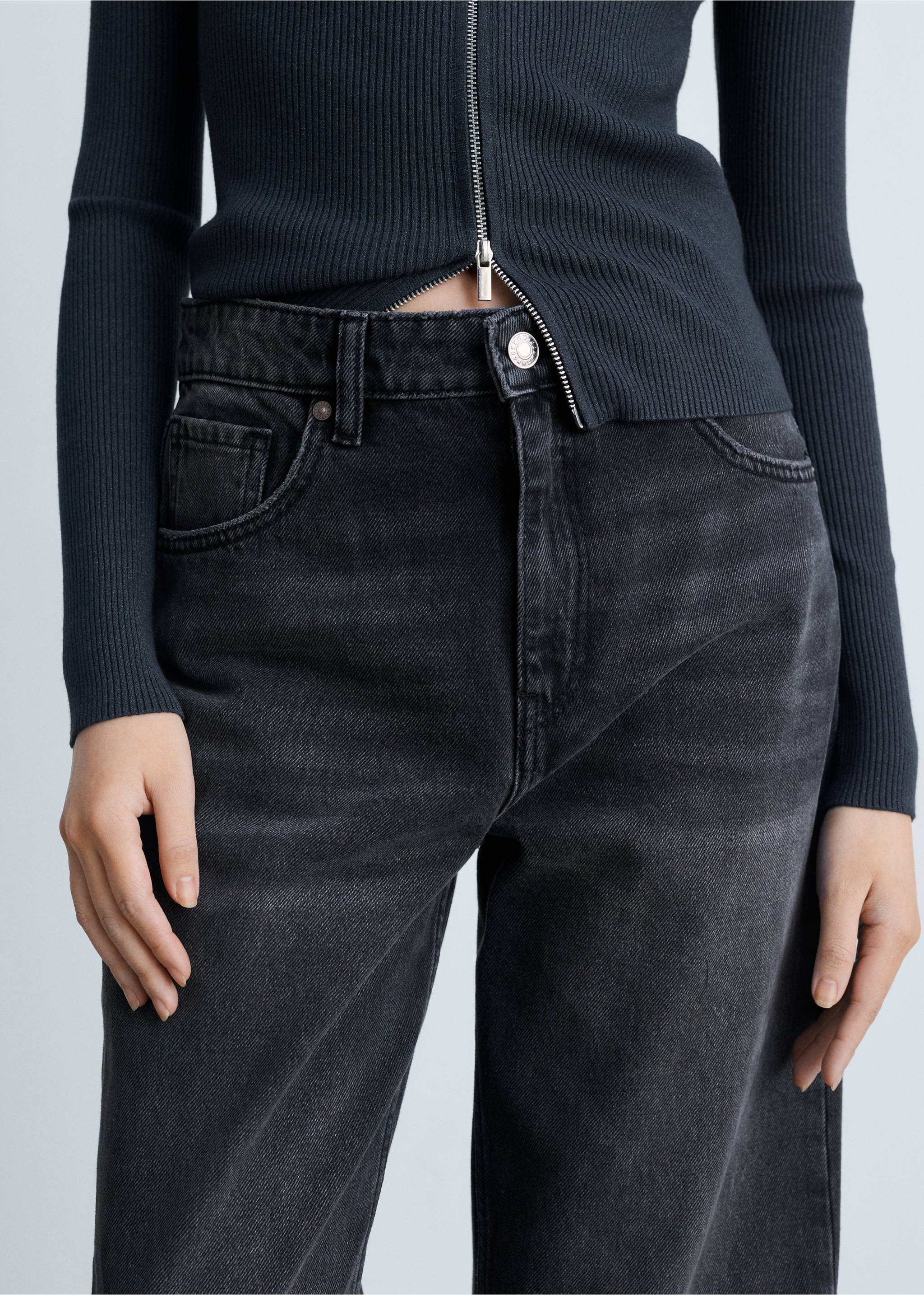 Miami medium-rise straight-fit jeans - Details of the article 6, Black denim. Ref: 87003285-00.