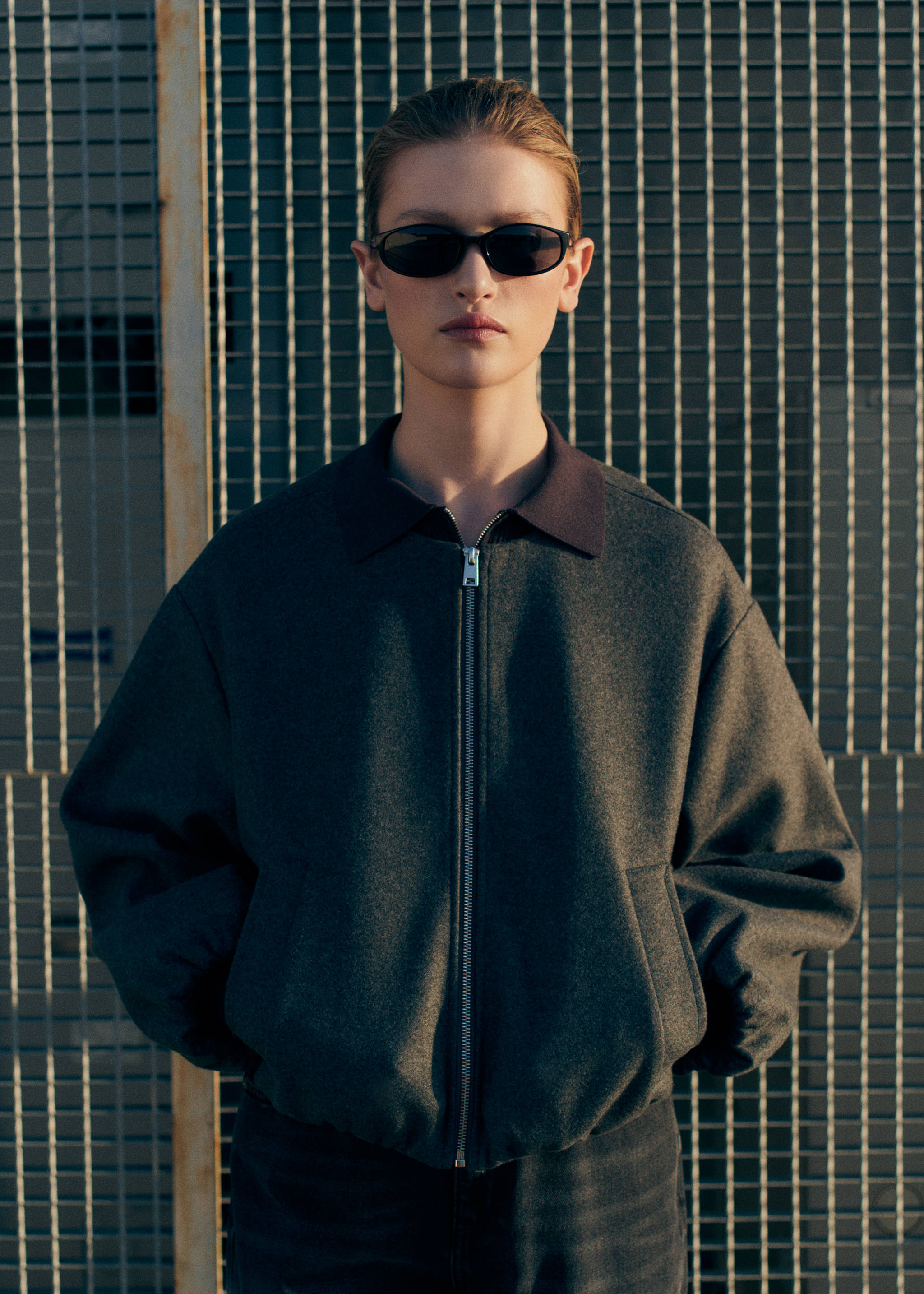 Miami medium-rise straight-fit jeans - Details of the article 3, Black denim. Ref: 87003285-00.