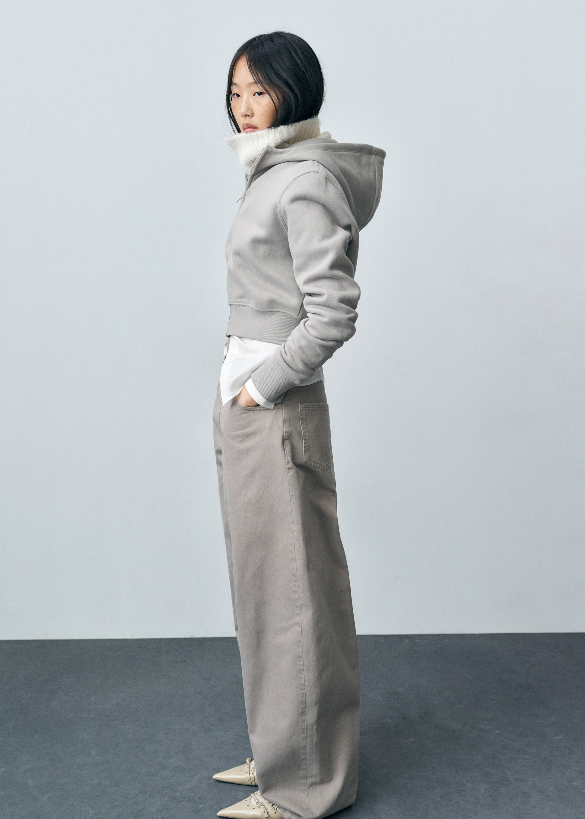 Wide leg jeans with zip - Details of the article 2, Grey. Ref: 87003286-00.