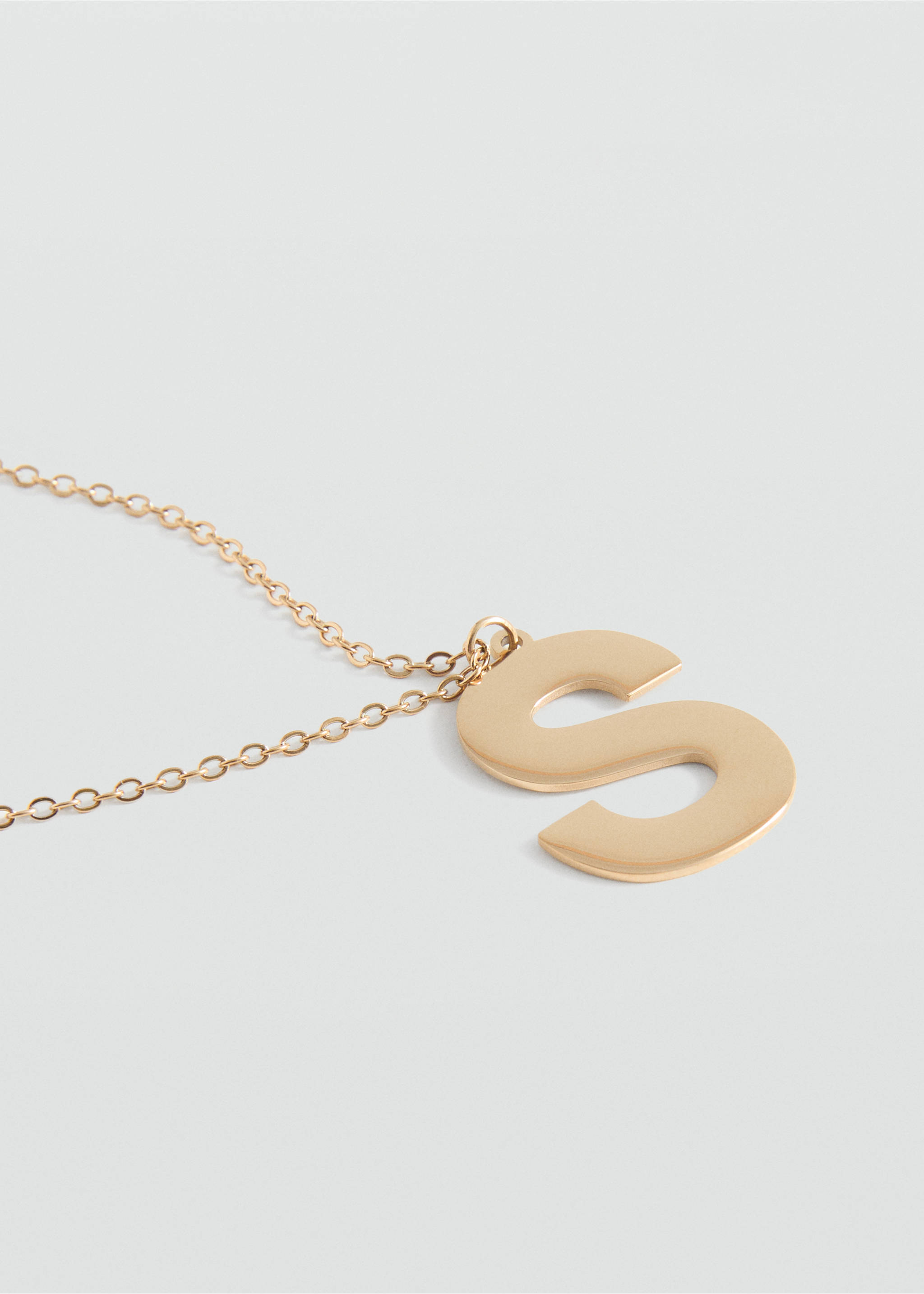 Collier pendentif lettre - Plan moyen, Or. Ref: 87003316-00.