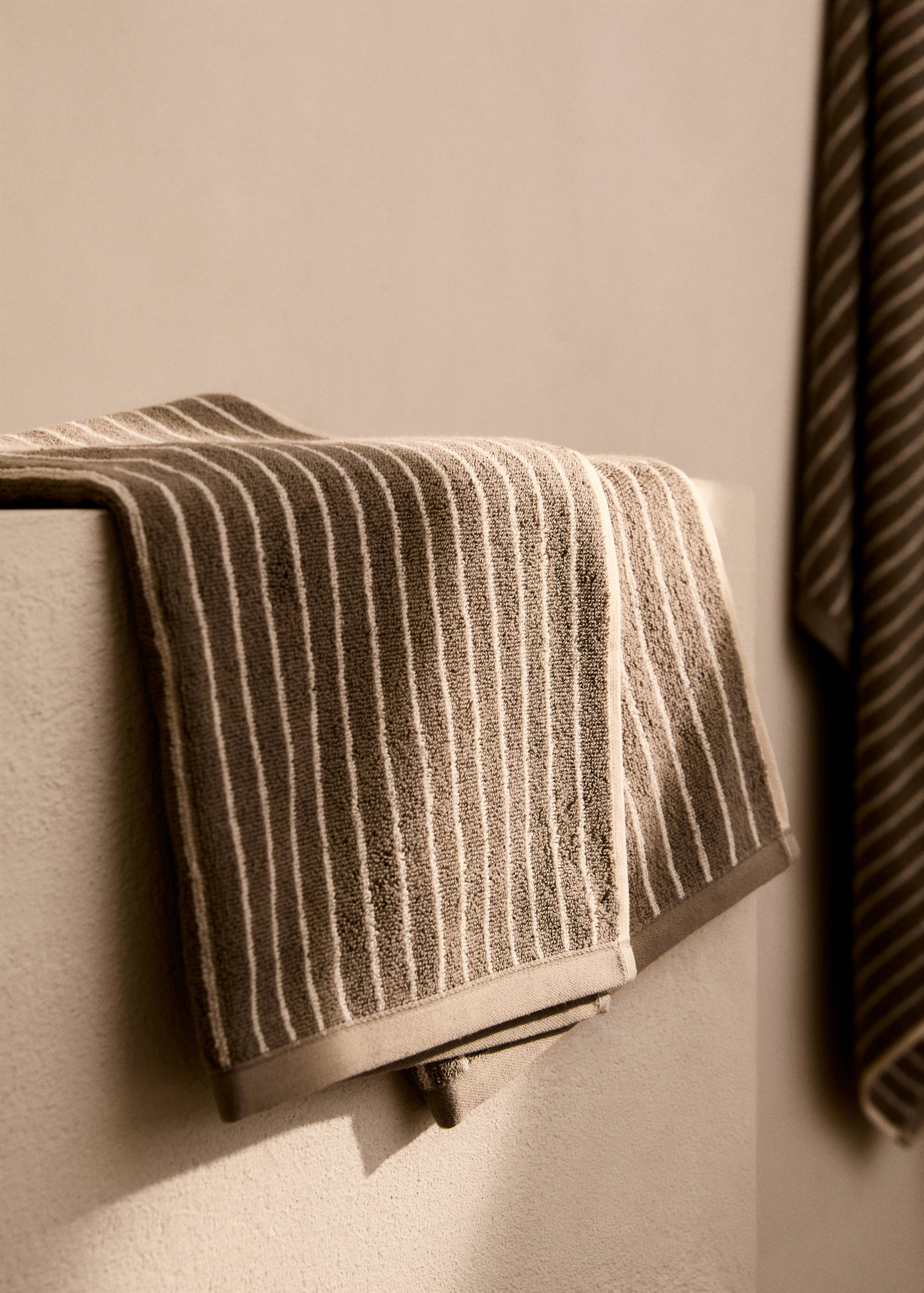 Serviette toilette rayure bicolore - Plan général