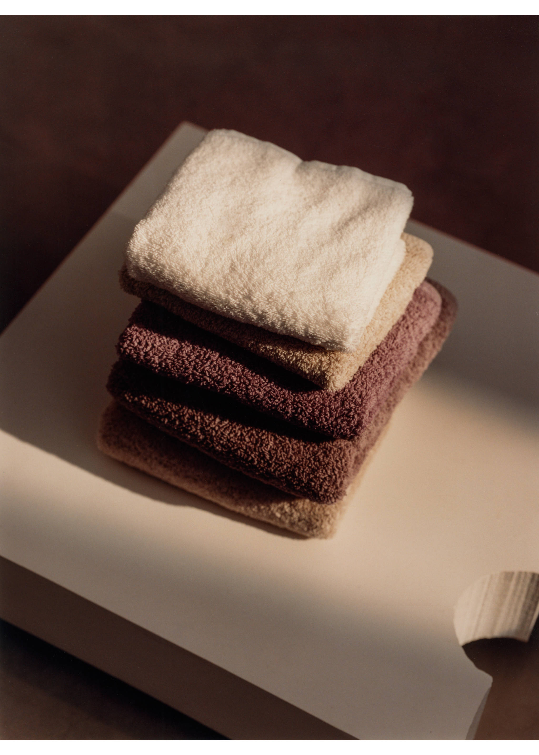 Stückgefärbtes Gästetuch - Detail des Artikels 6, Pflaume. Ref: 87003330-00.