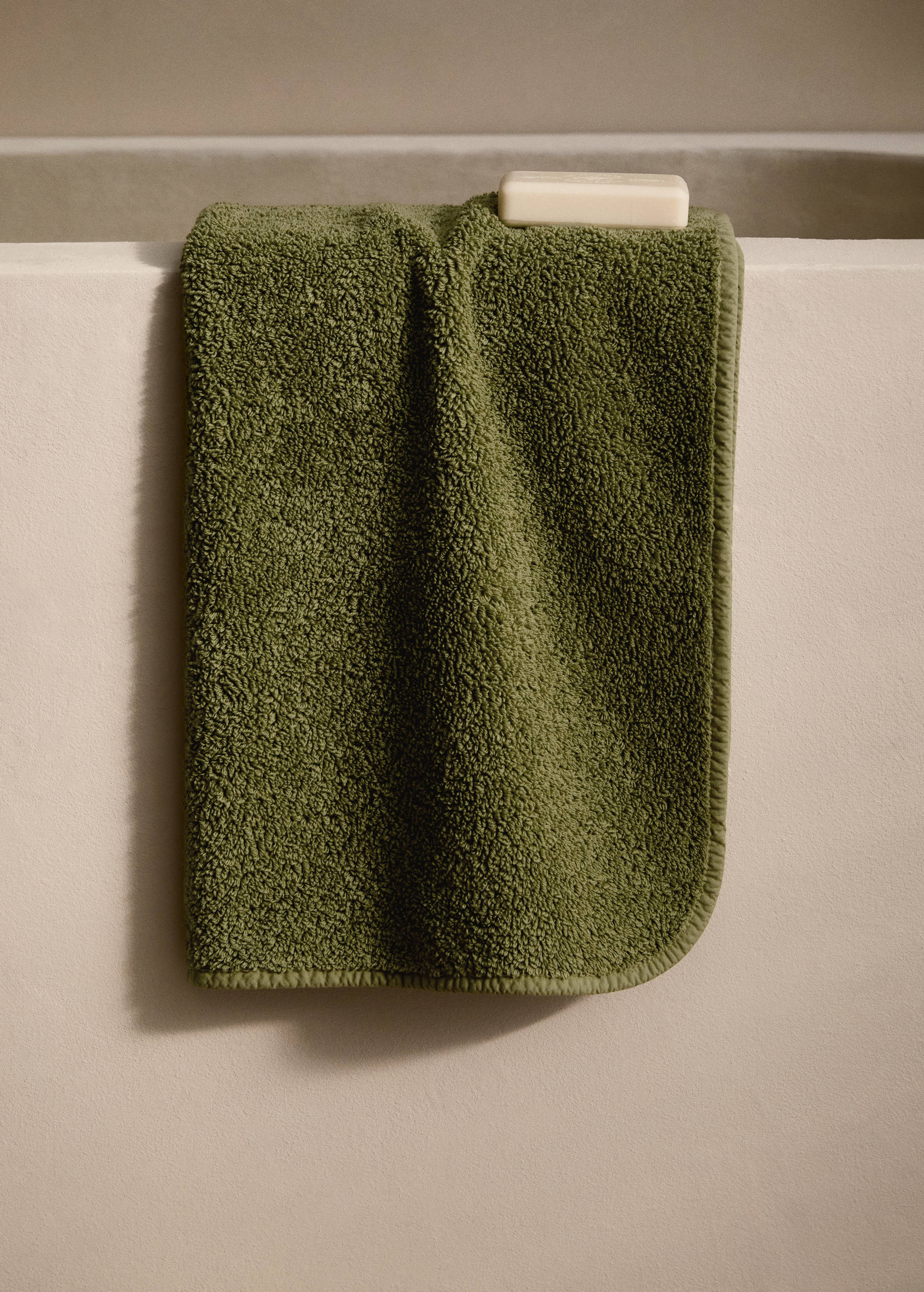Washbasin towel with dyed piece - General plane