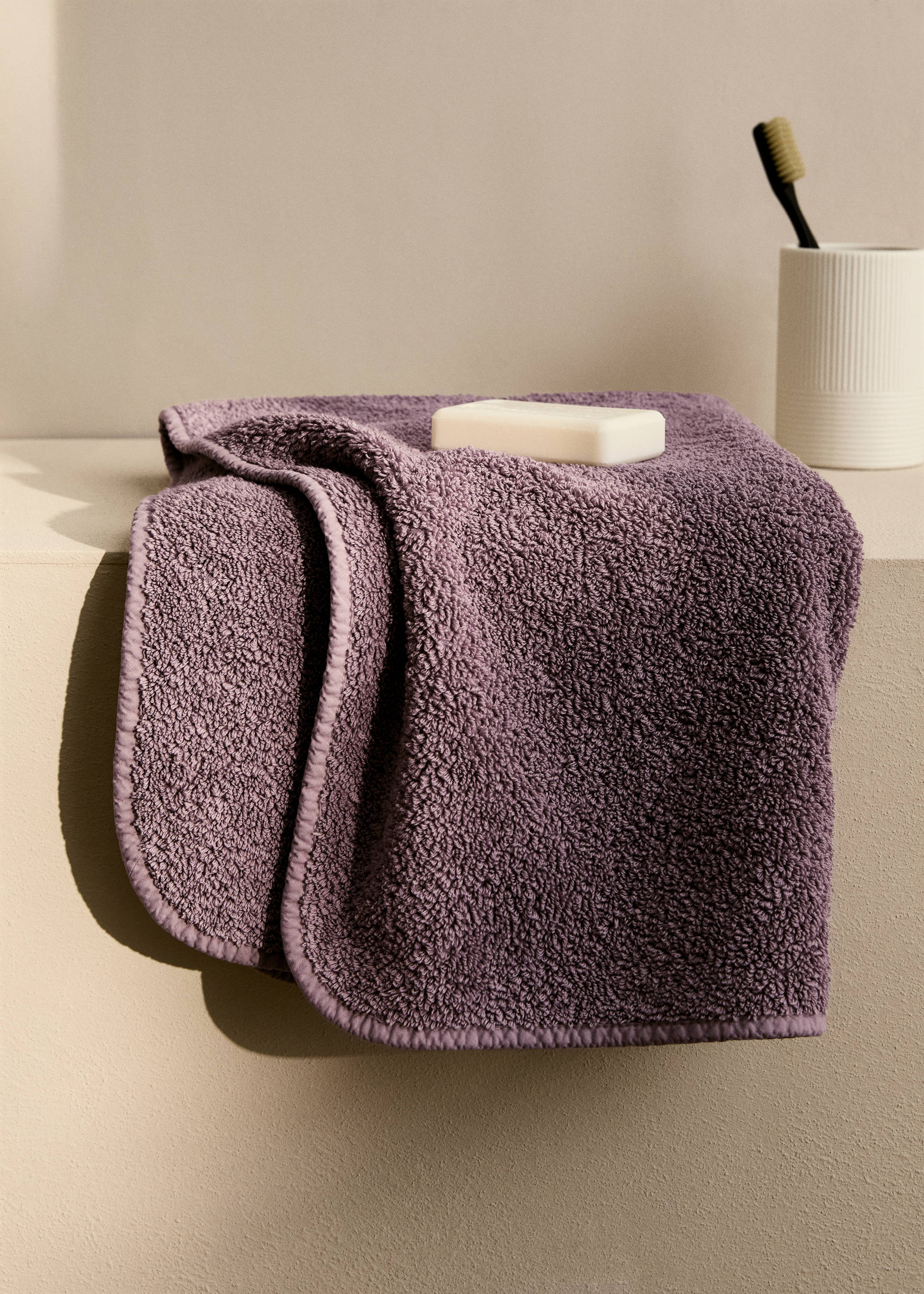 Washbasin towel with dyed piece - General plane