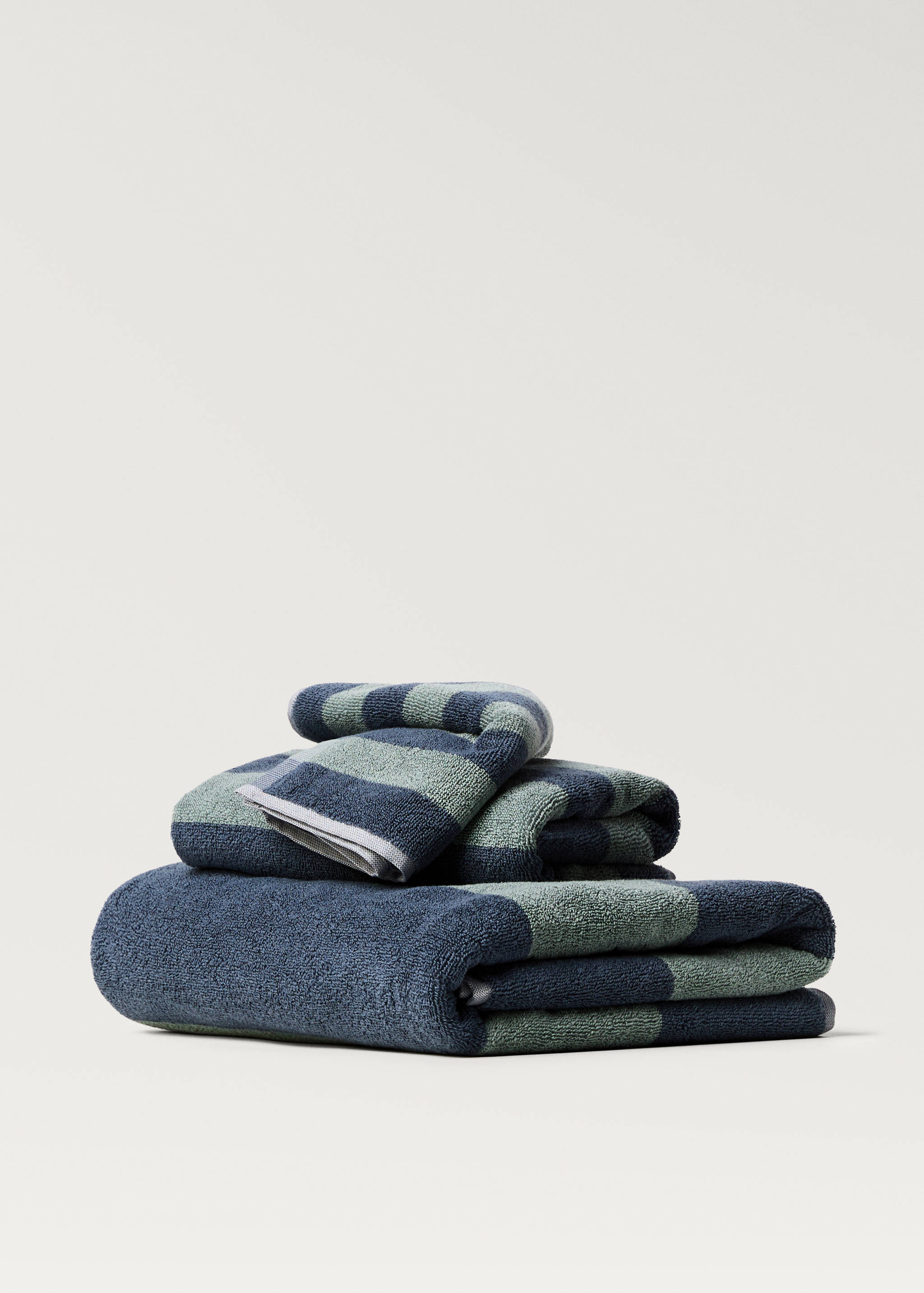 Two-tone striped towel - Article without model