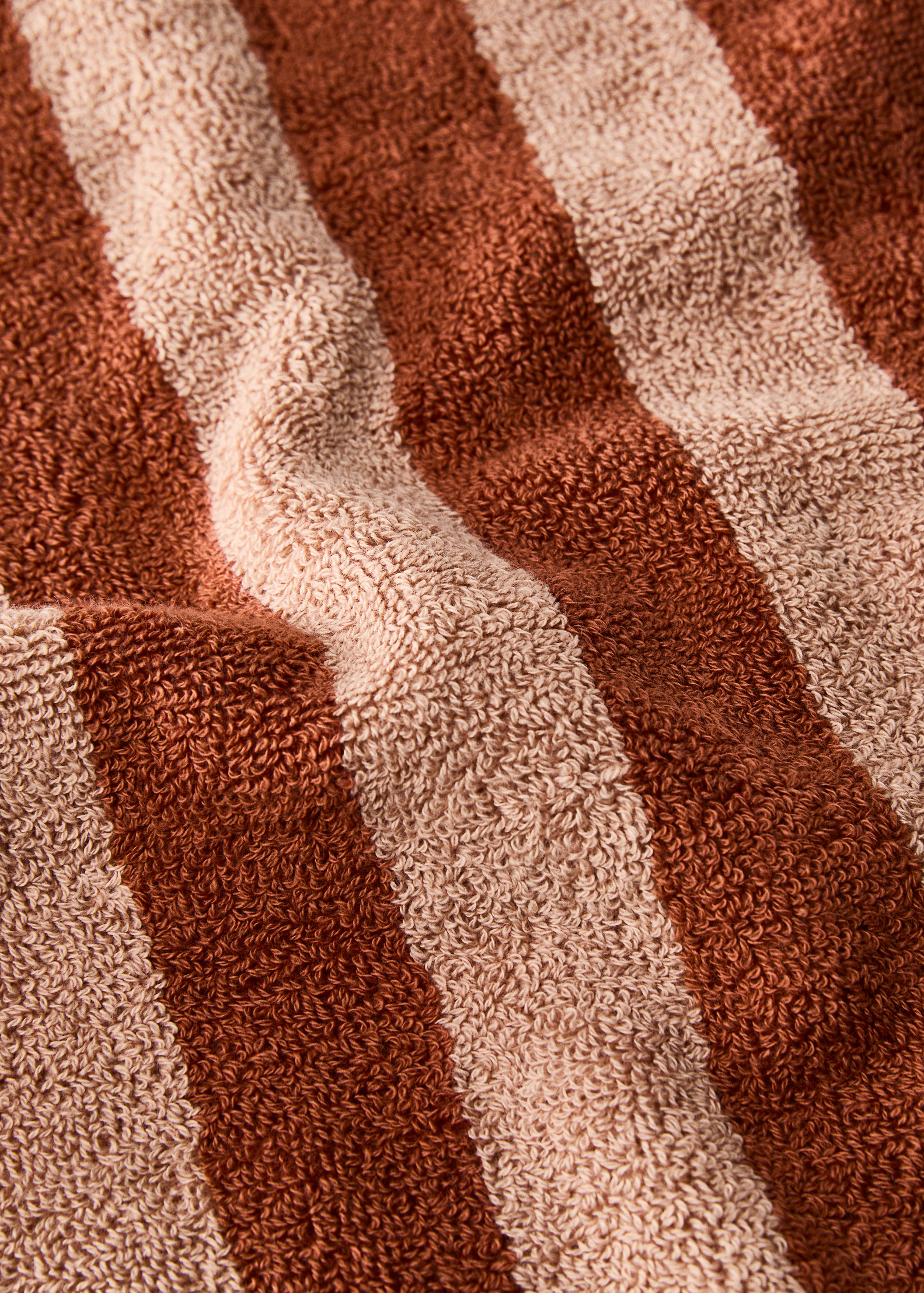 Two-tone striped towel - Details of the article 1