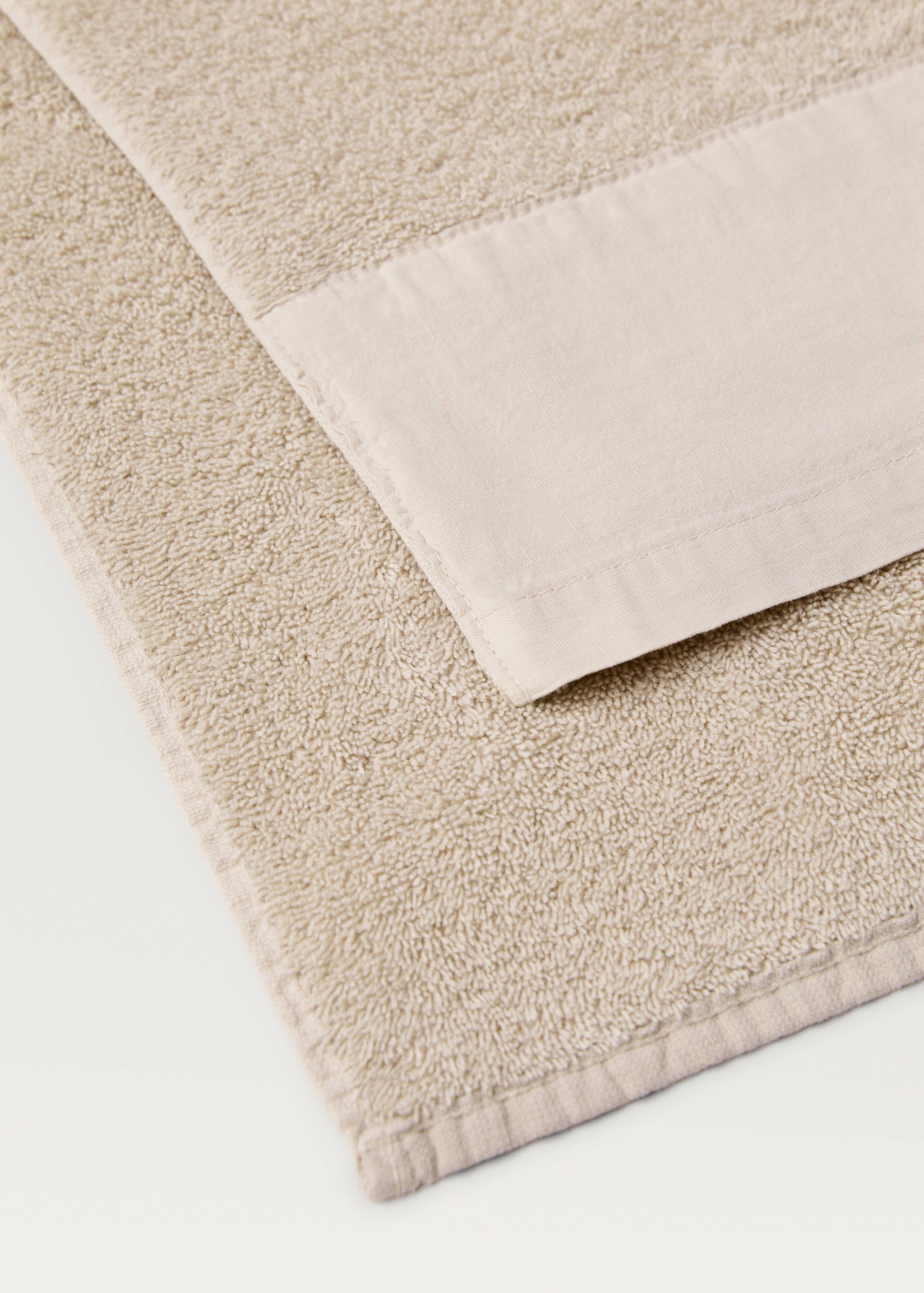 Bath towel with linen trim - Details of the article 1