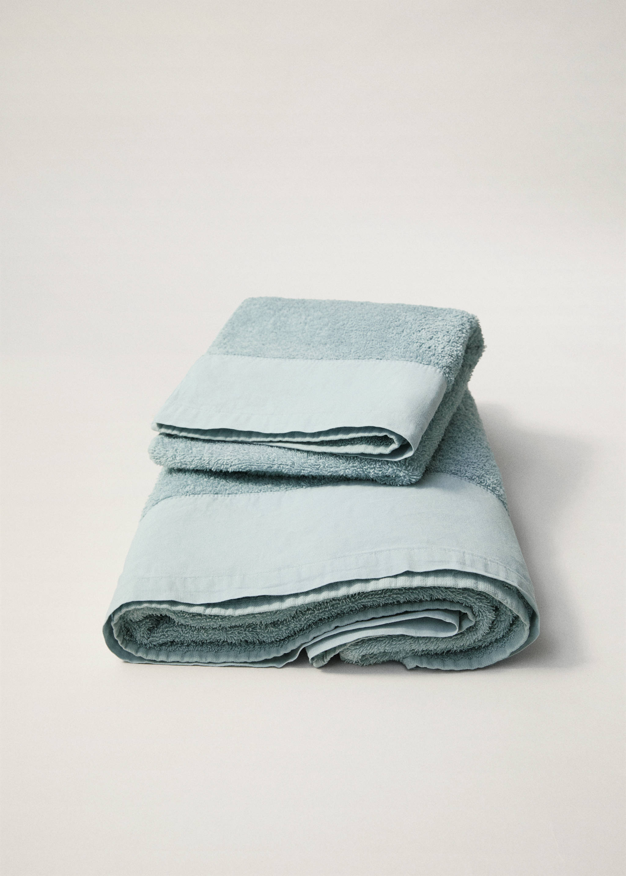 Bath towel with linen trim - Details of the article 8