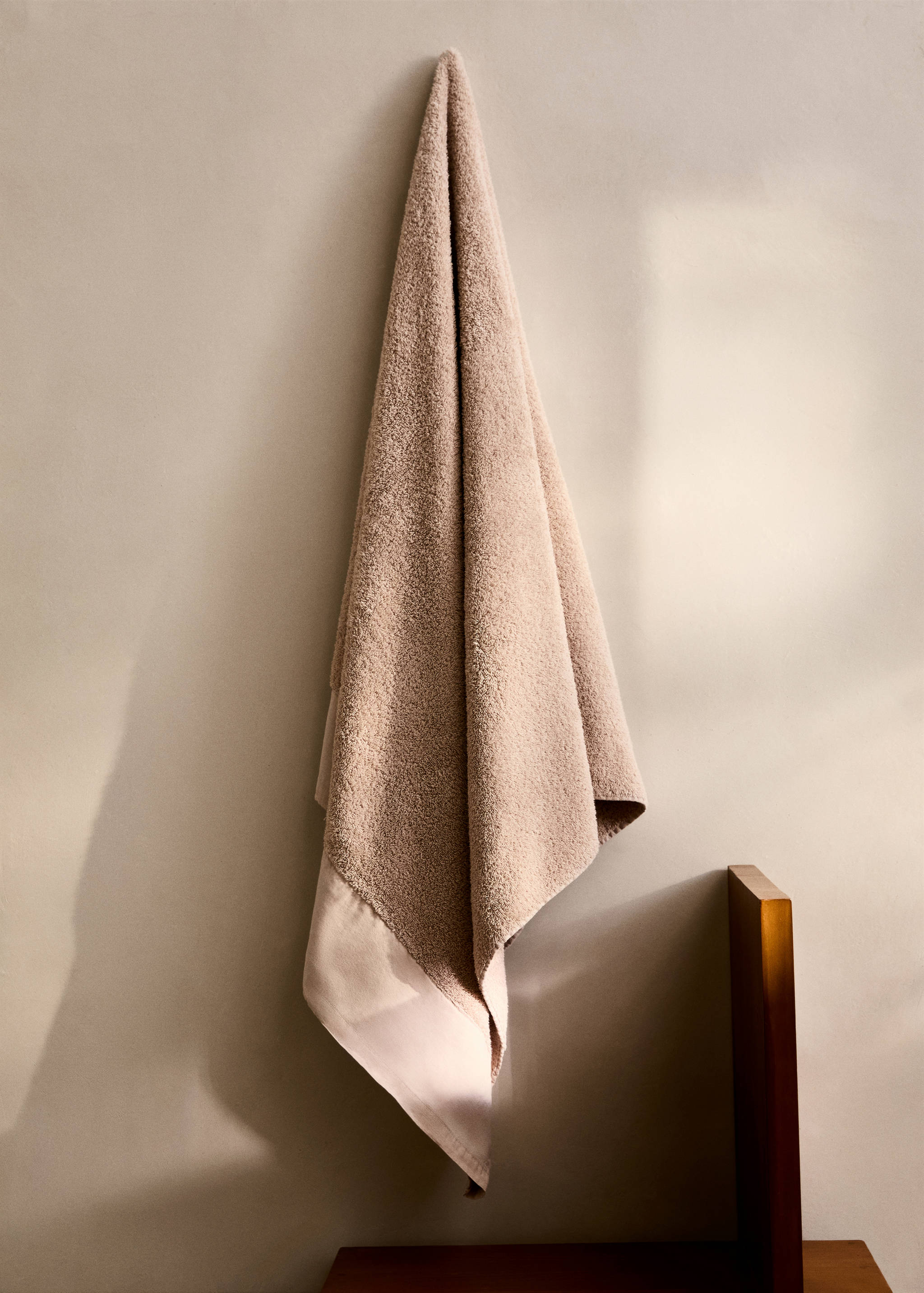 Bath towel with linen trim - General plane