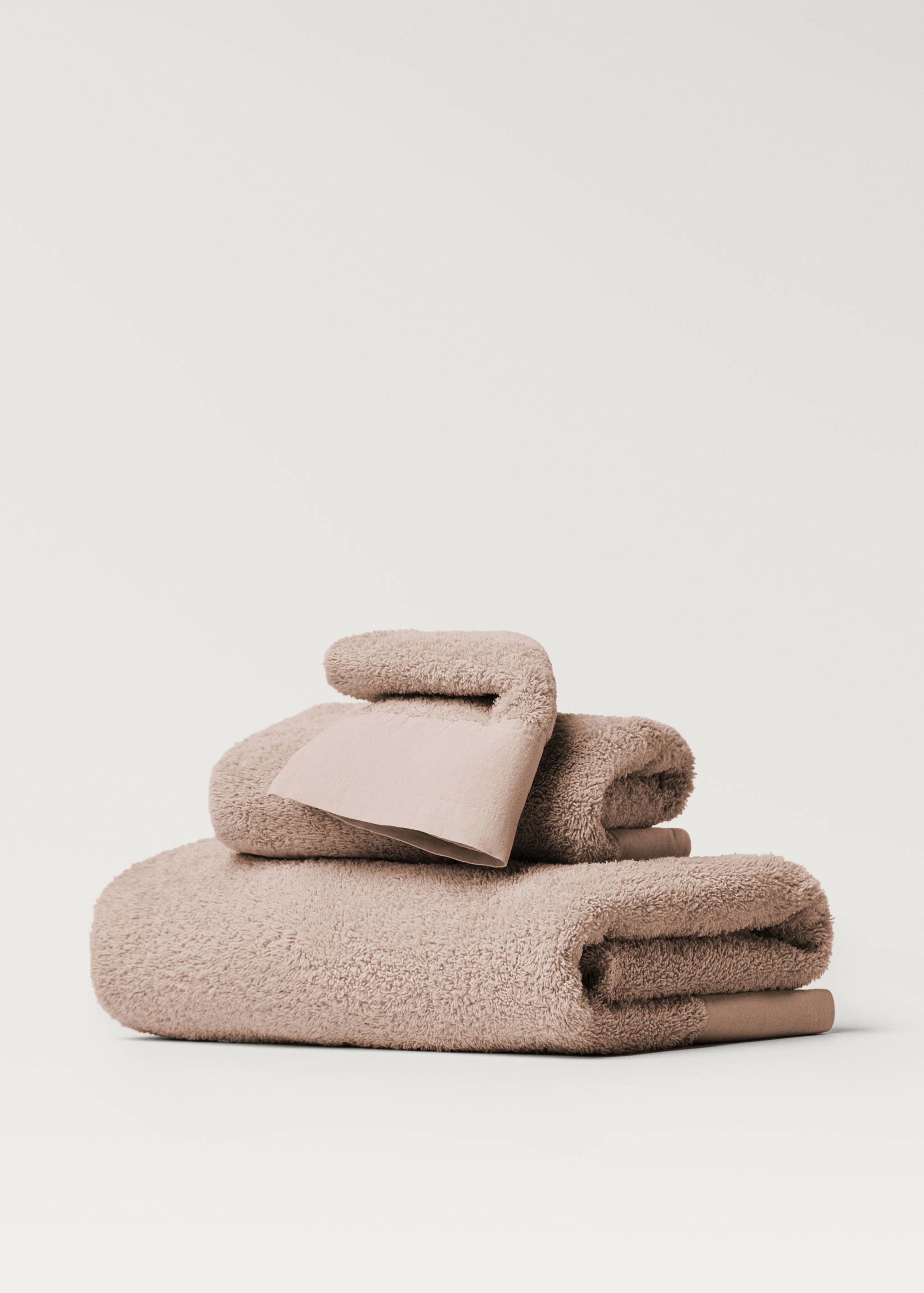 Bath towel with linen trim - Article without model