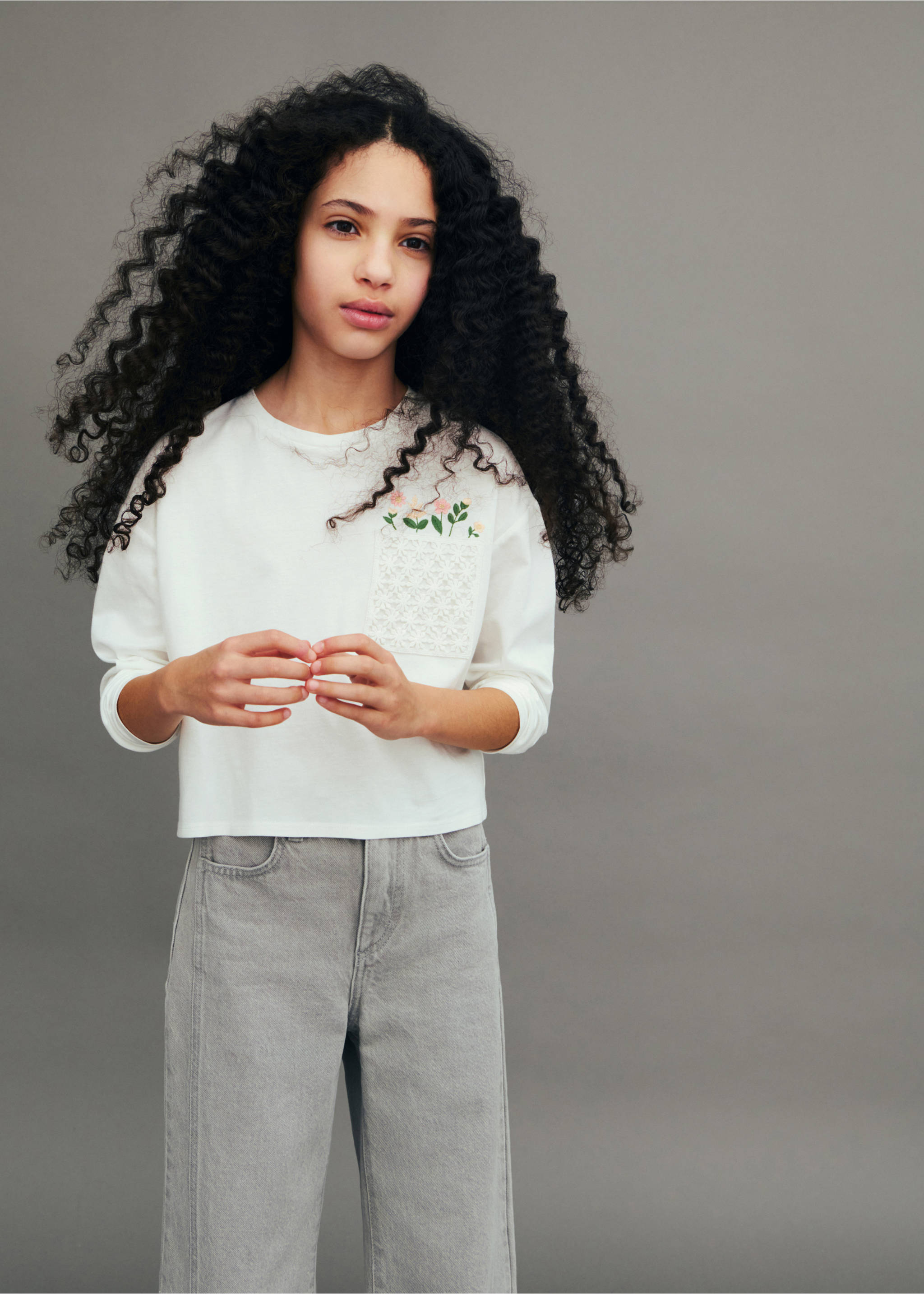 Embroidered detail T-shirt - Details of the article 5, Off White. Ref: 87003657-00.