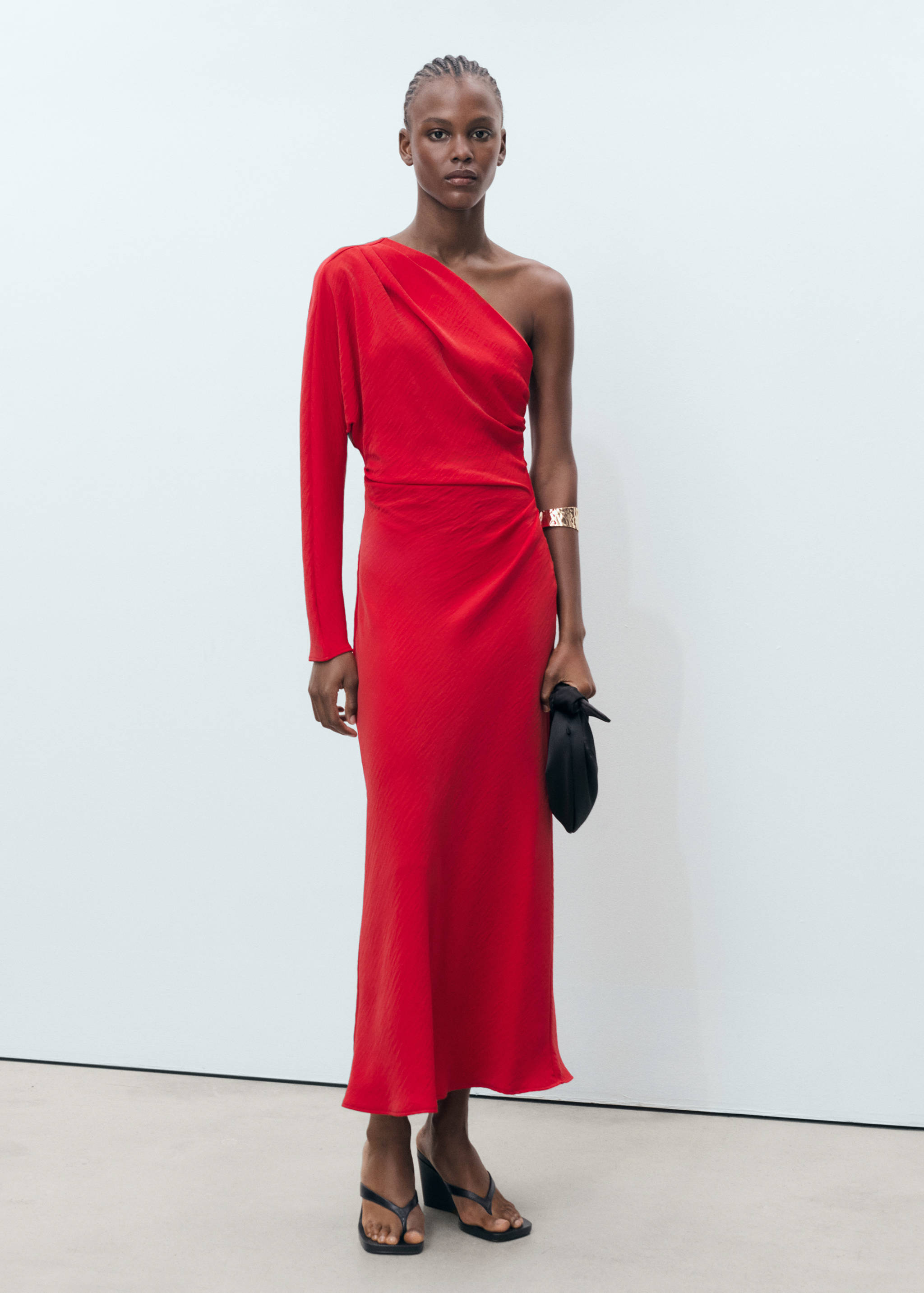 Asymmetric draped gown - General plane